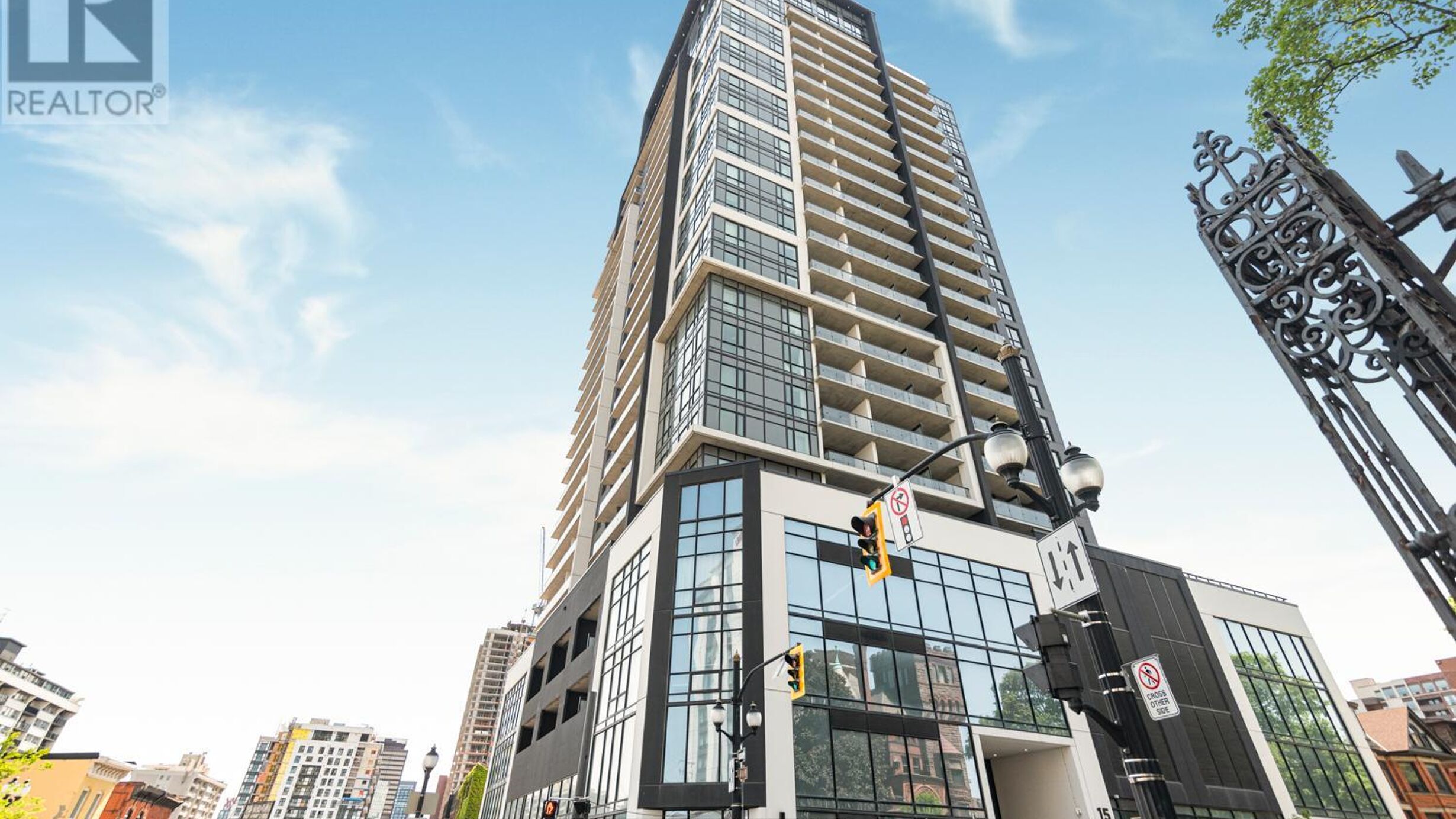 707 - 15 QUEEN STREET S Image