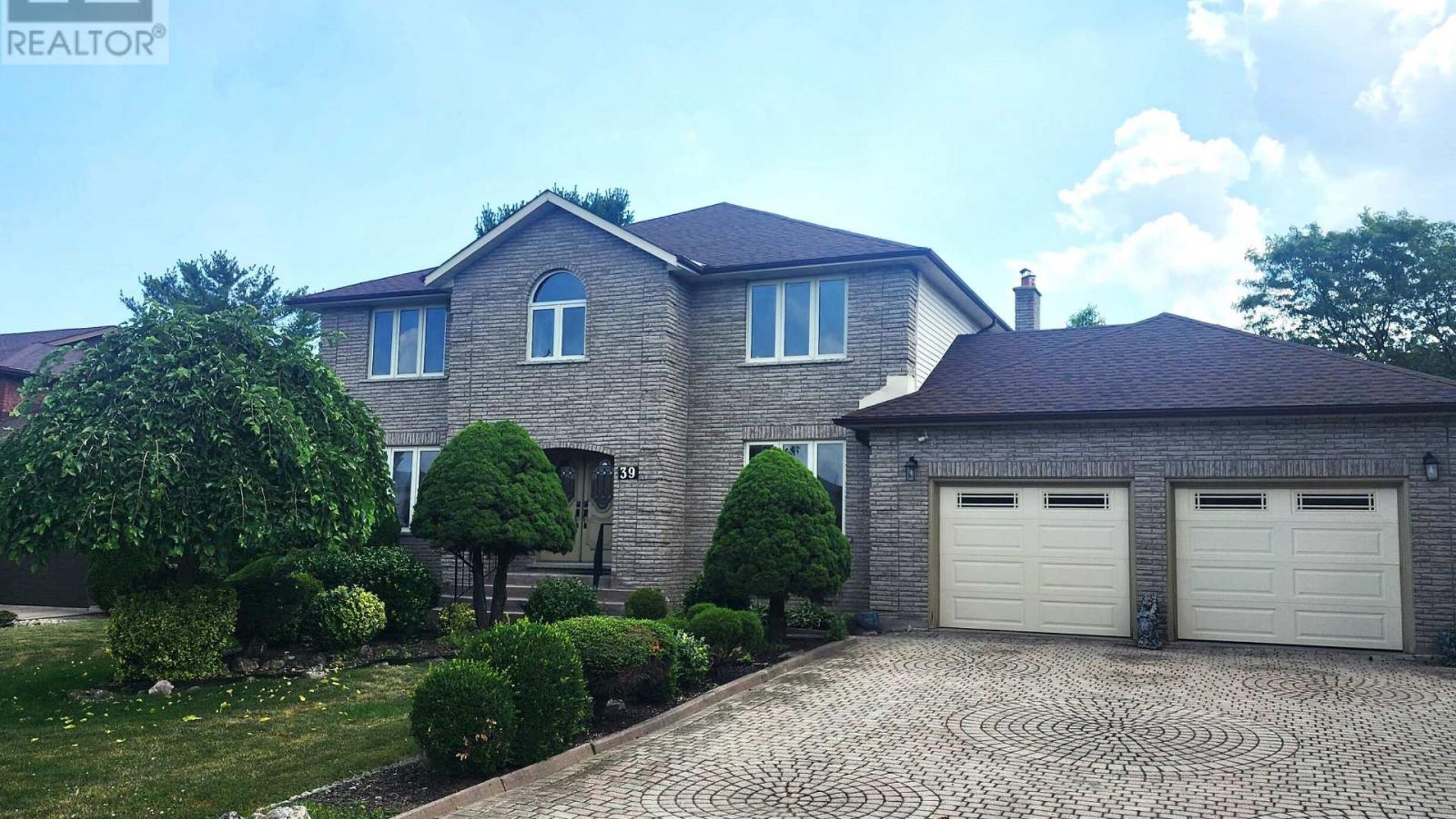39 CORINTHIAN DRIVE Image