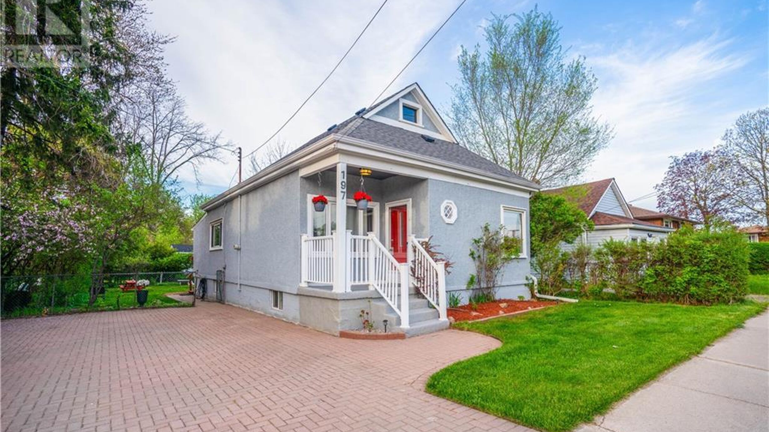 197 FENNELL Avenue E Image