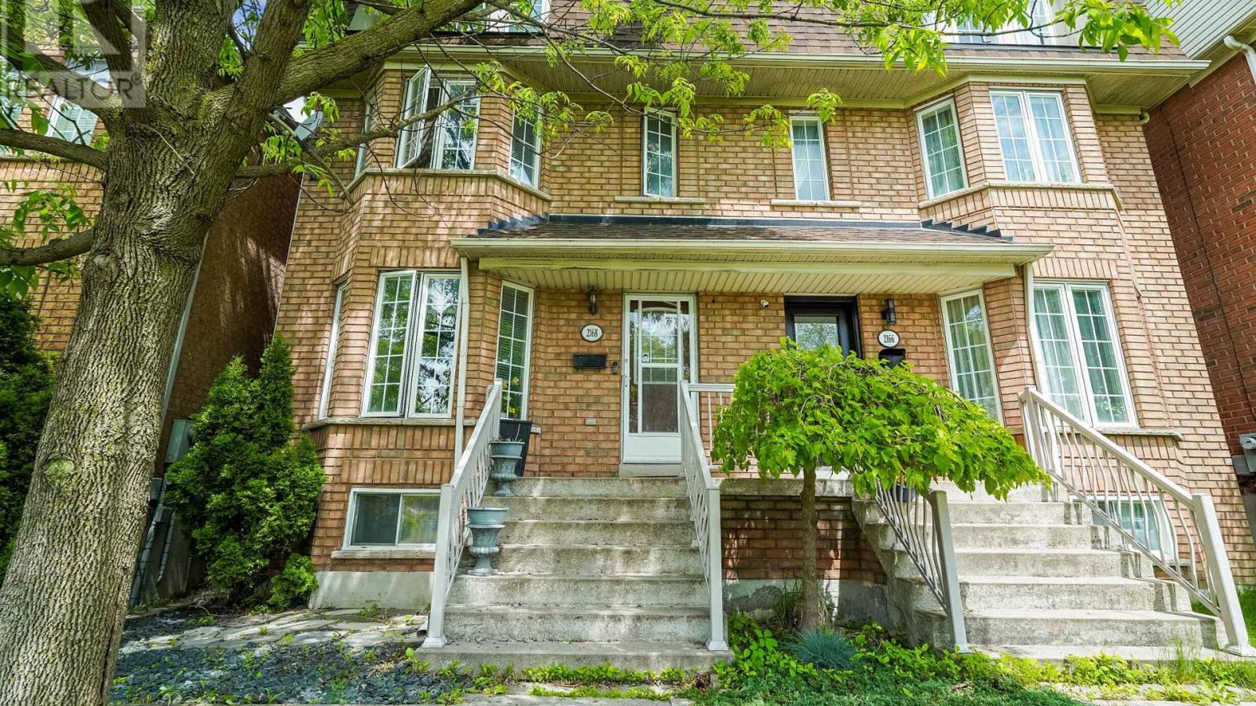 2168 ST. CLAIR AVENUE W Image