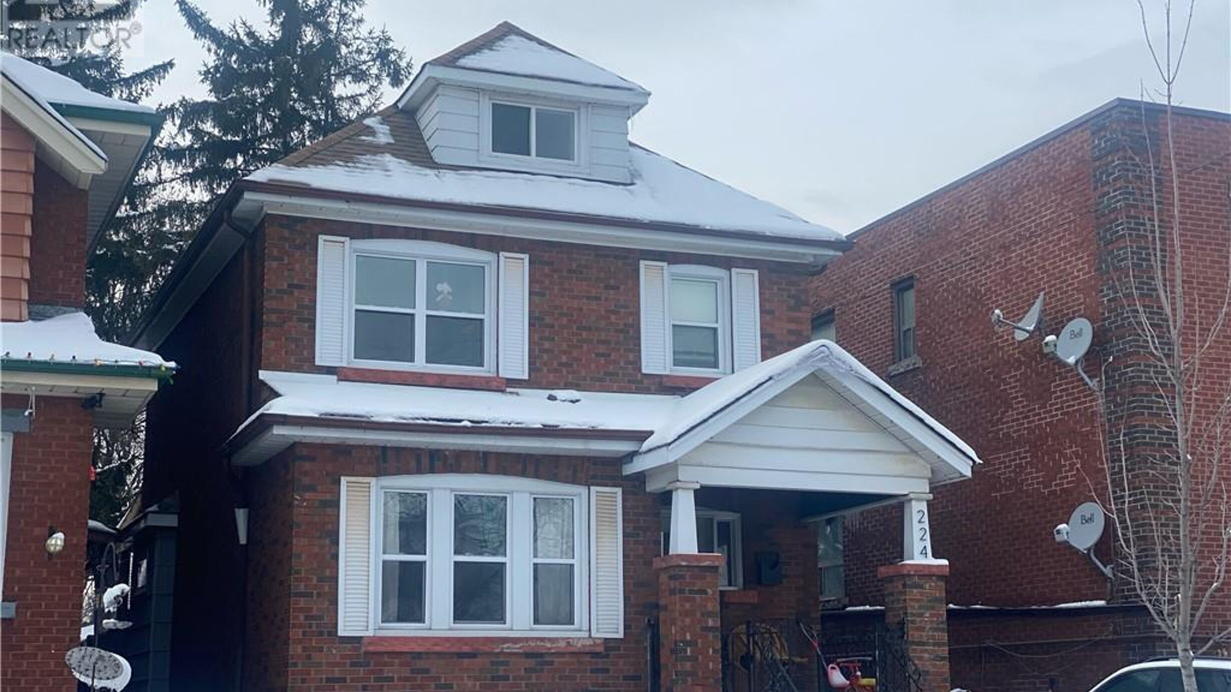 224 PARK Row S Image