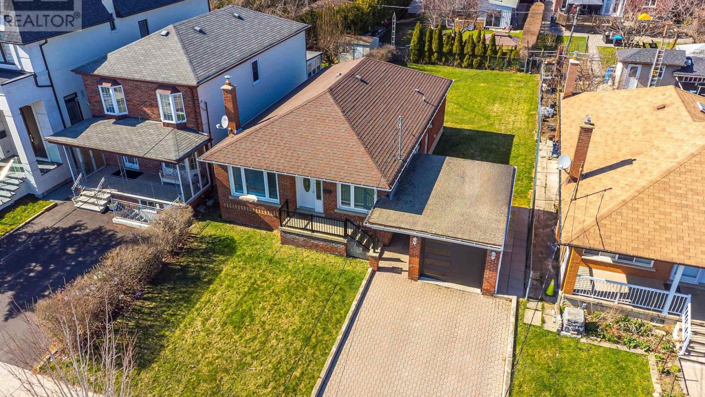 136 REGINA AVENUE Image