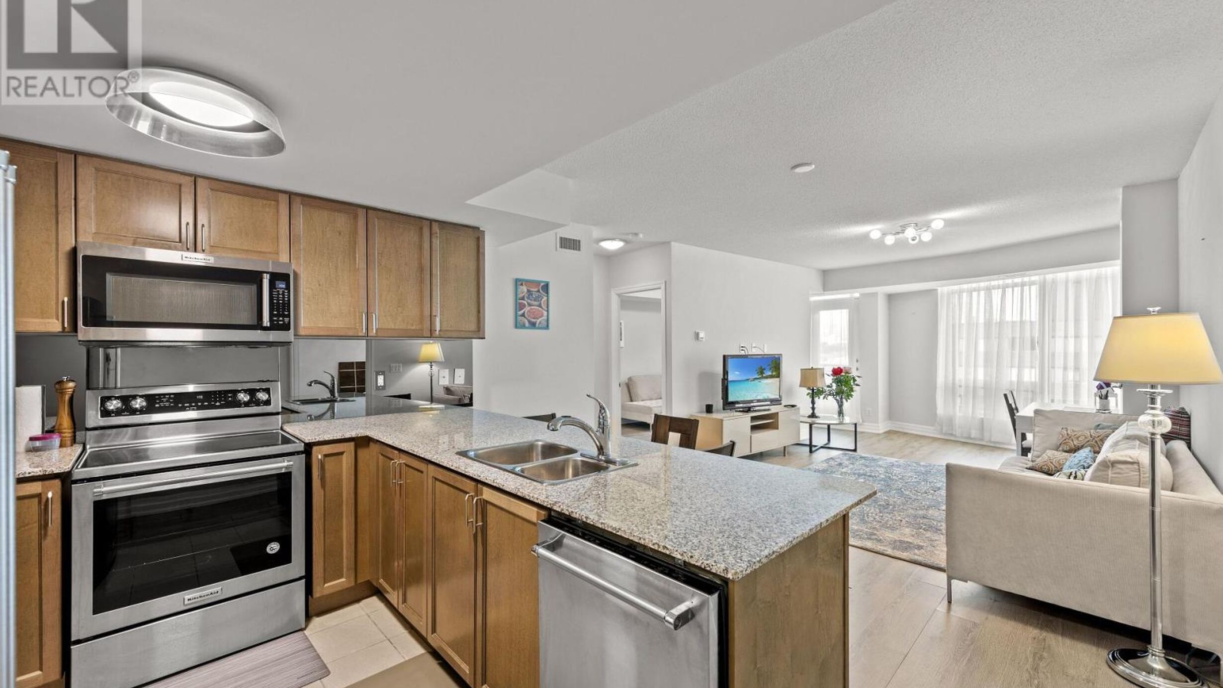 1410 - 8 SCOLLARD STREET Image