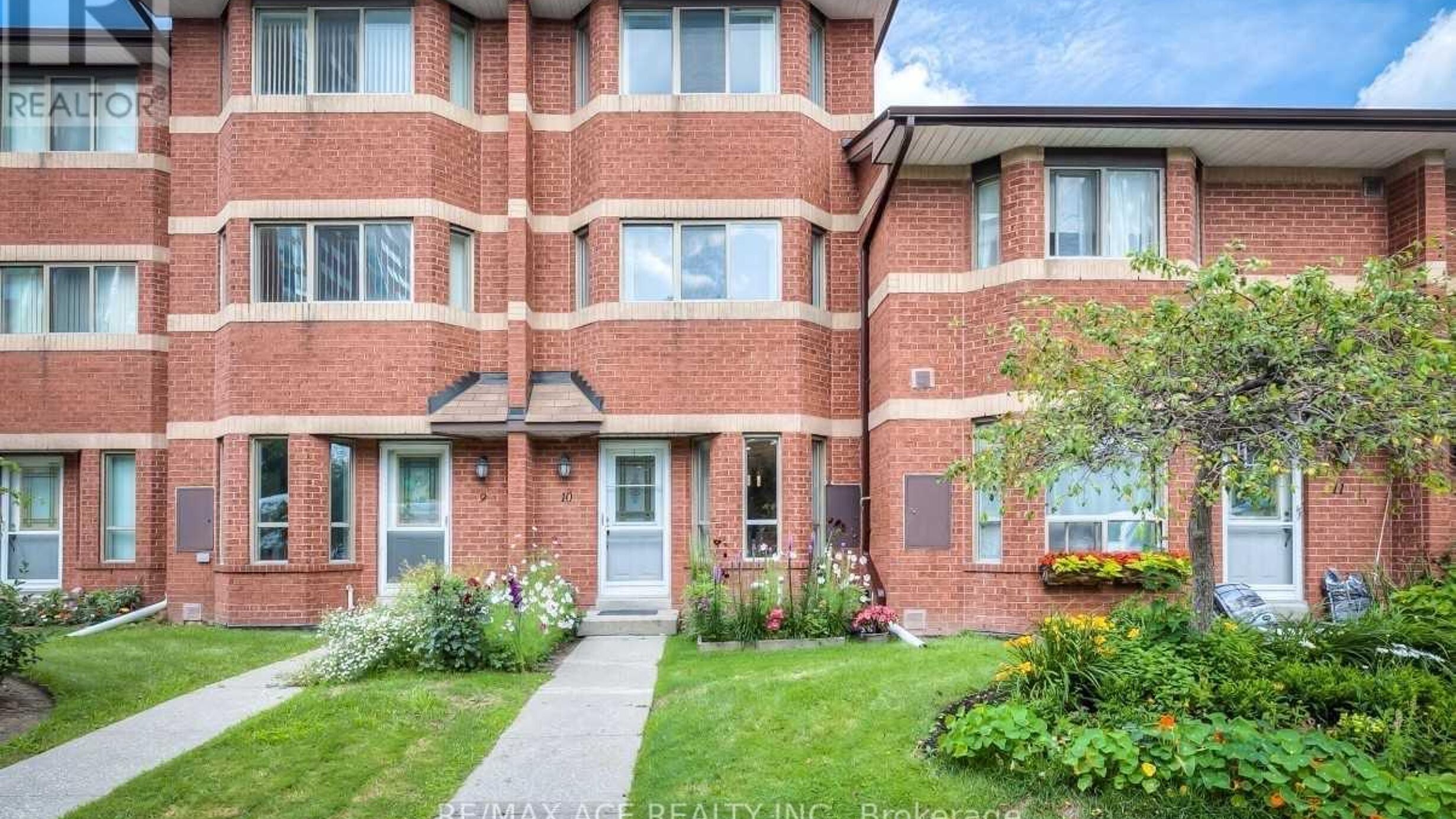 TH10 - 2472 EGLINTON AVENUE E Image