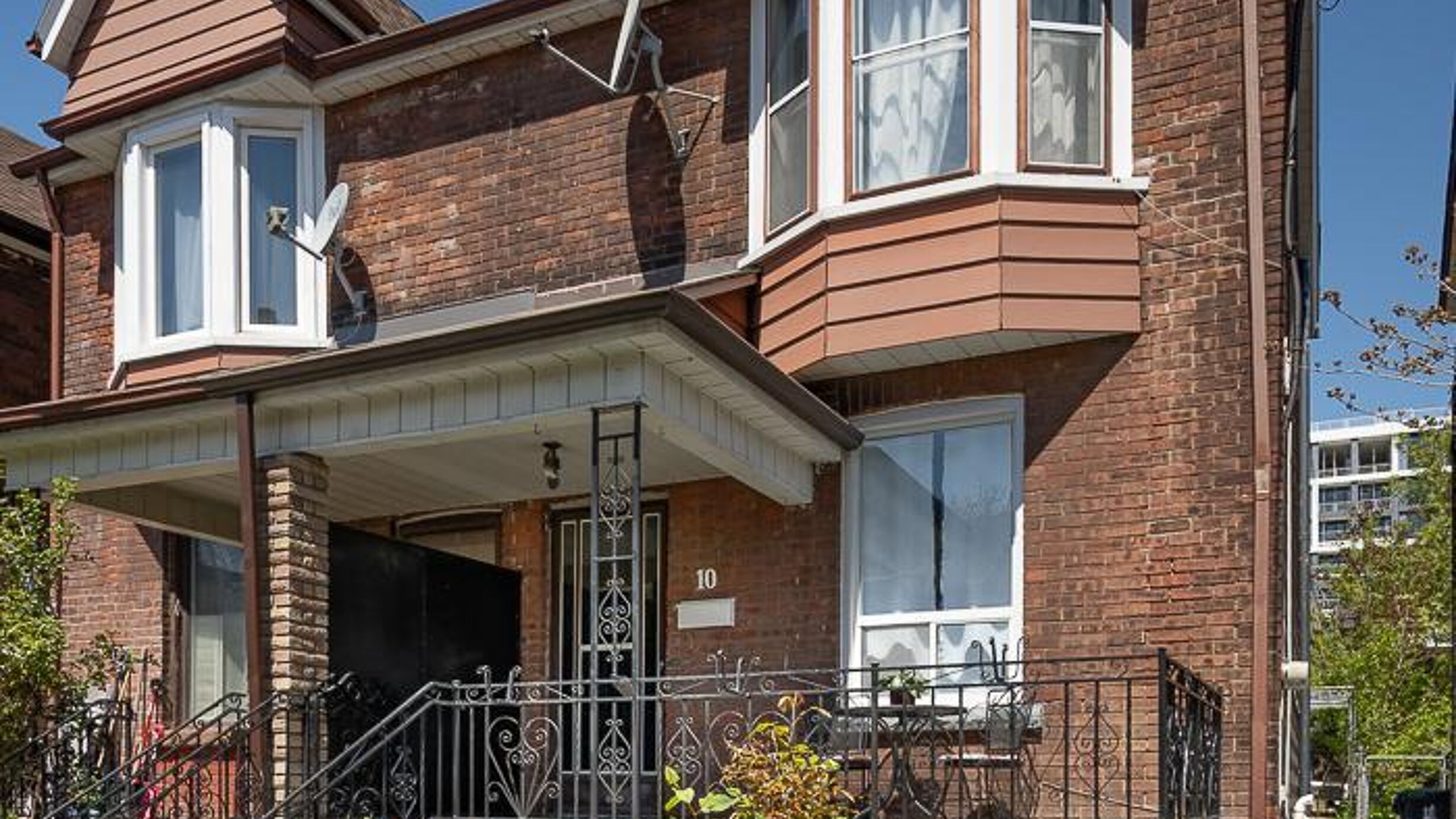 10 BURNFIELD AVENUE Image