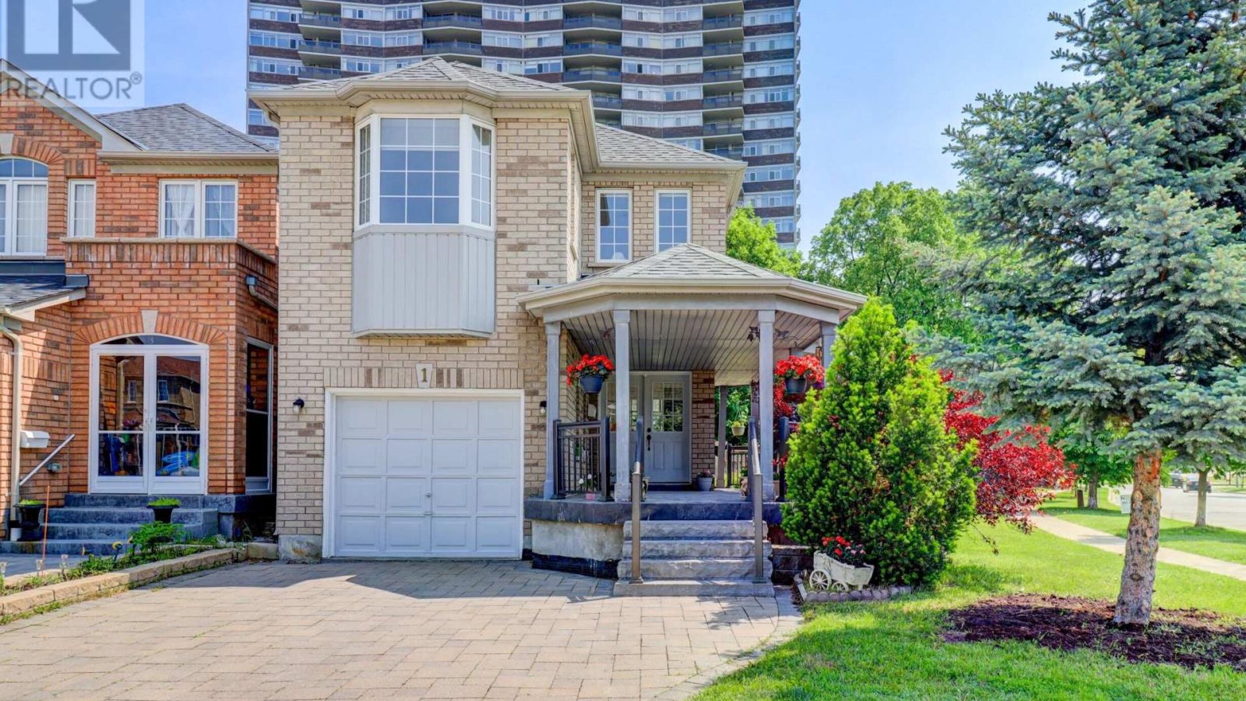 1 BIRCHCREST COURT Image
