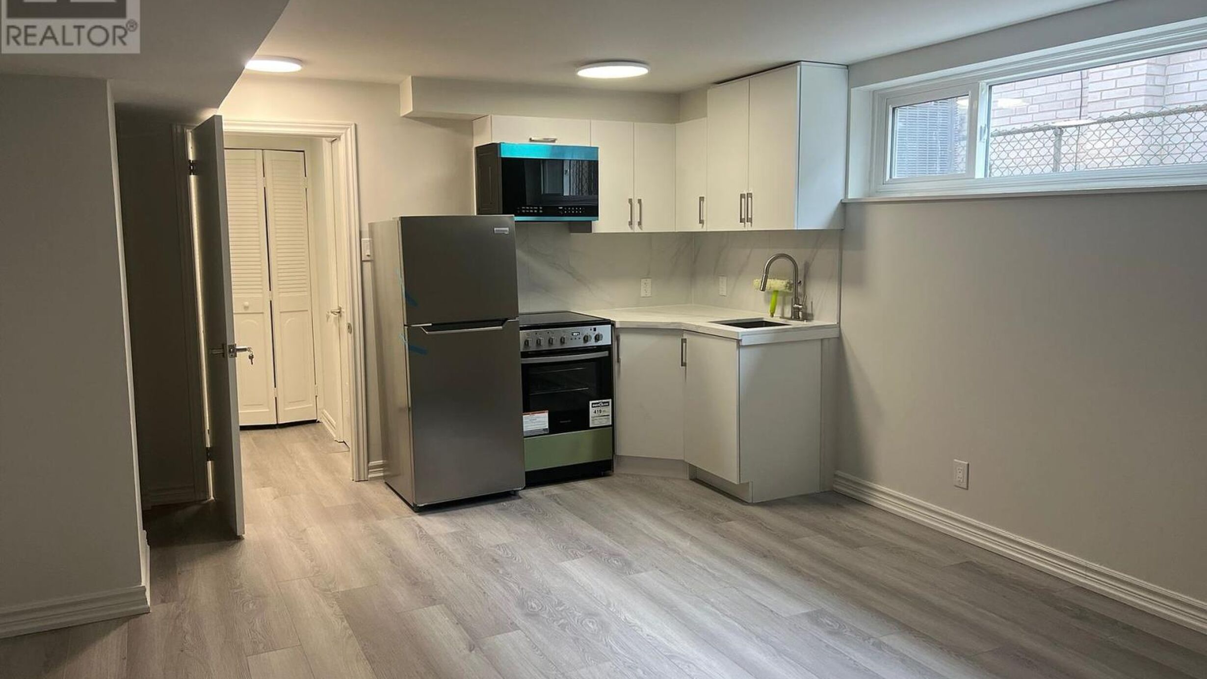 2 - 31 ROBINGROVE ROAD Image