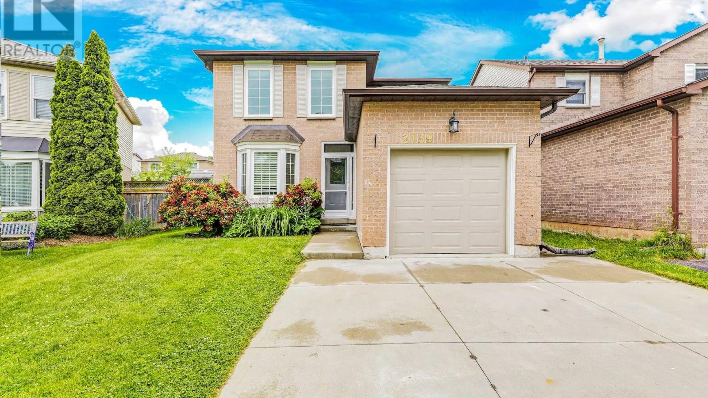 2139 HUNT CRESCENT Image