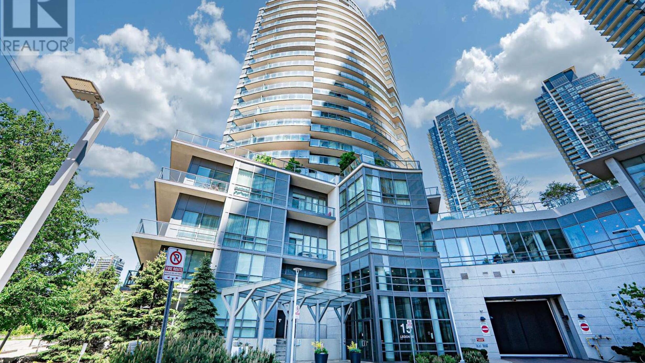 2102 - 15 LEGION ROAD Image