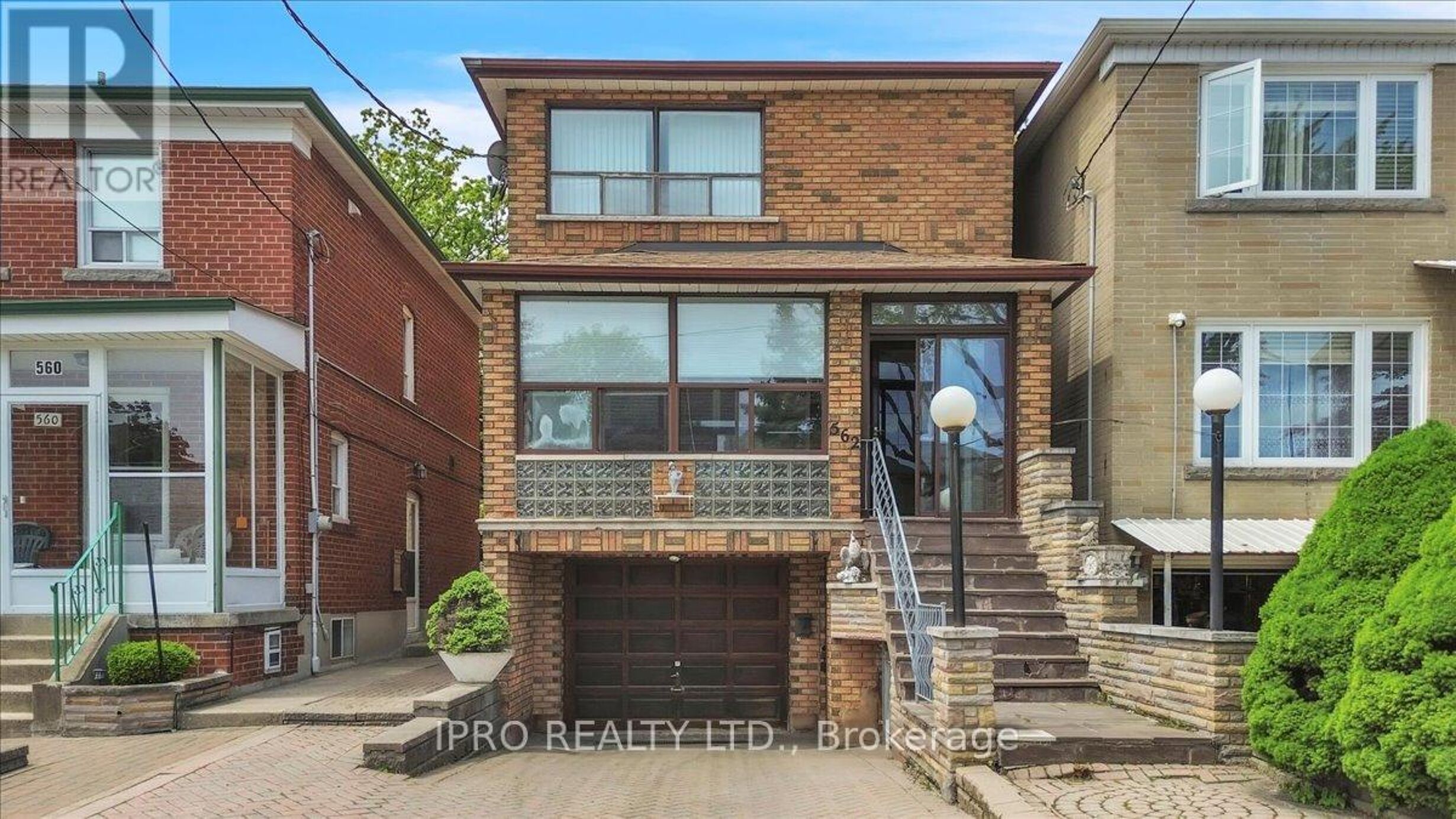 562 HARVIE AVENUE S Image