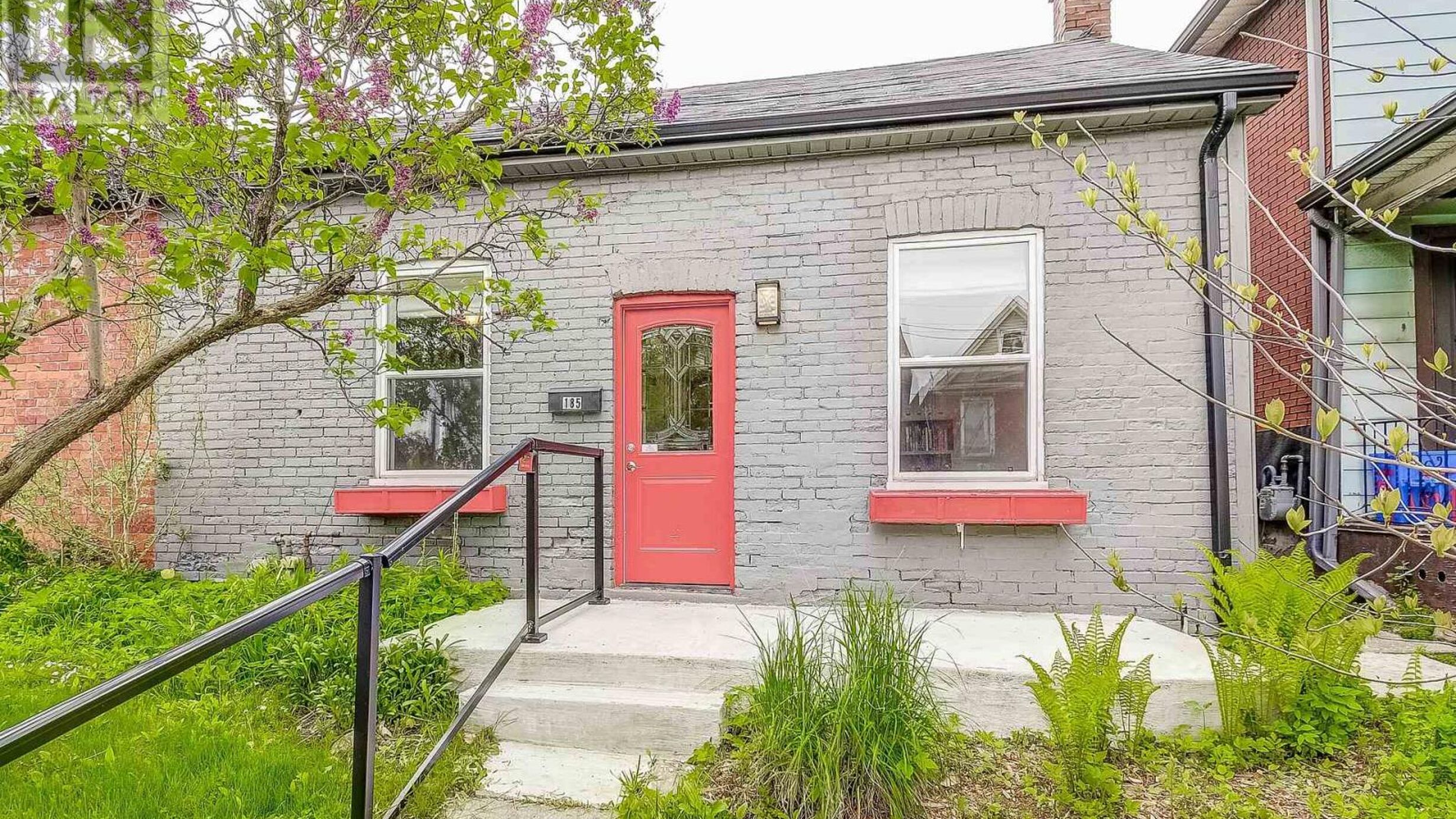 185 SIMCOE STREET E Image