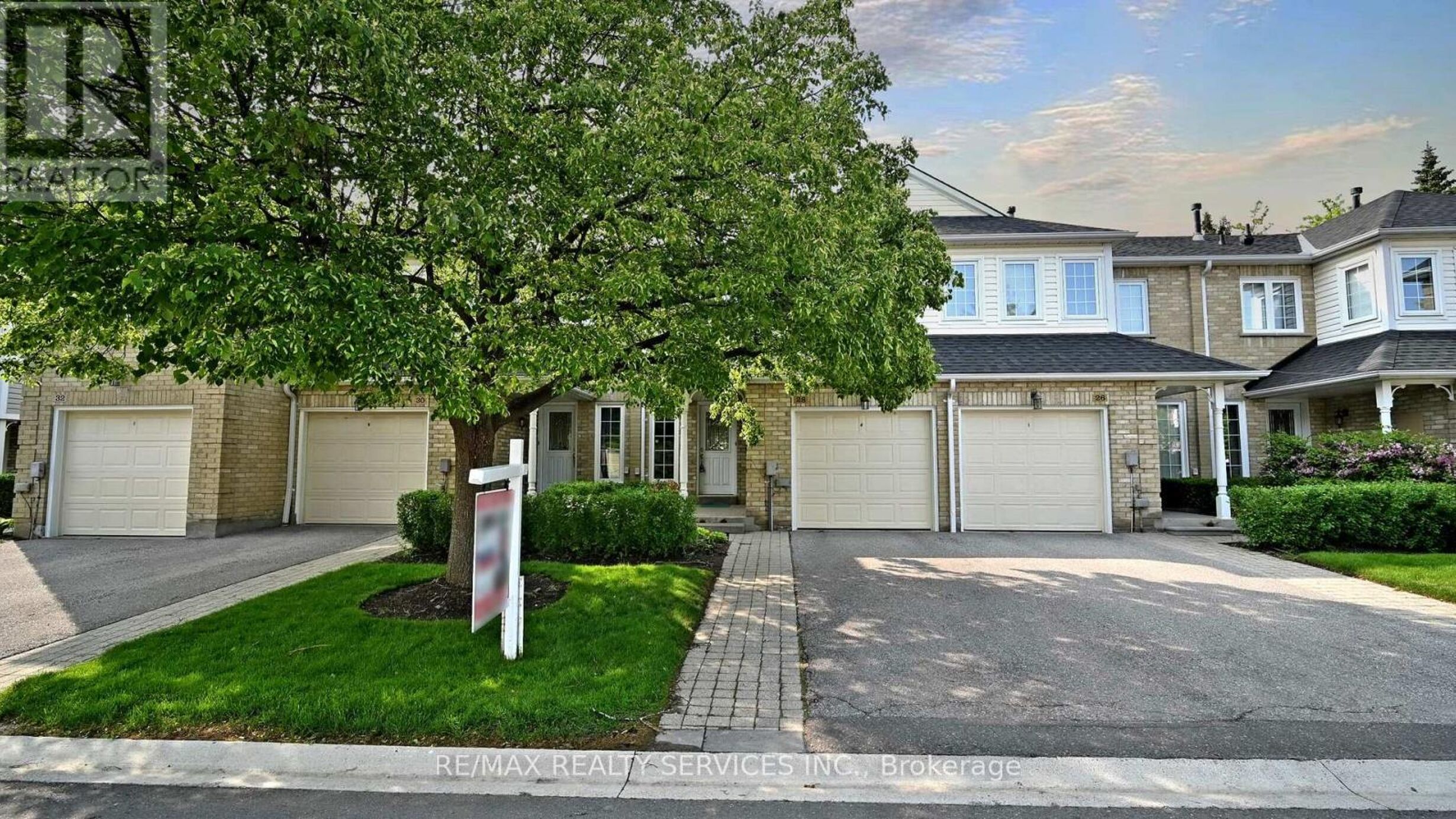 28 HEATHCLIFFE SQUARE Image