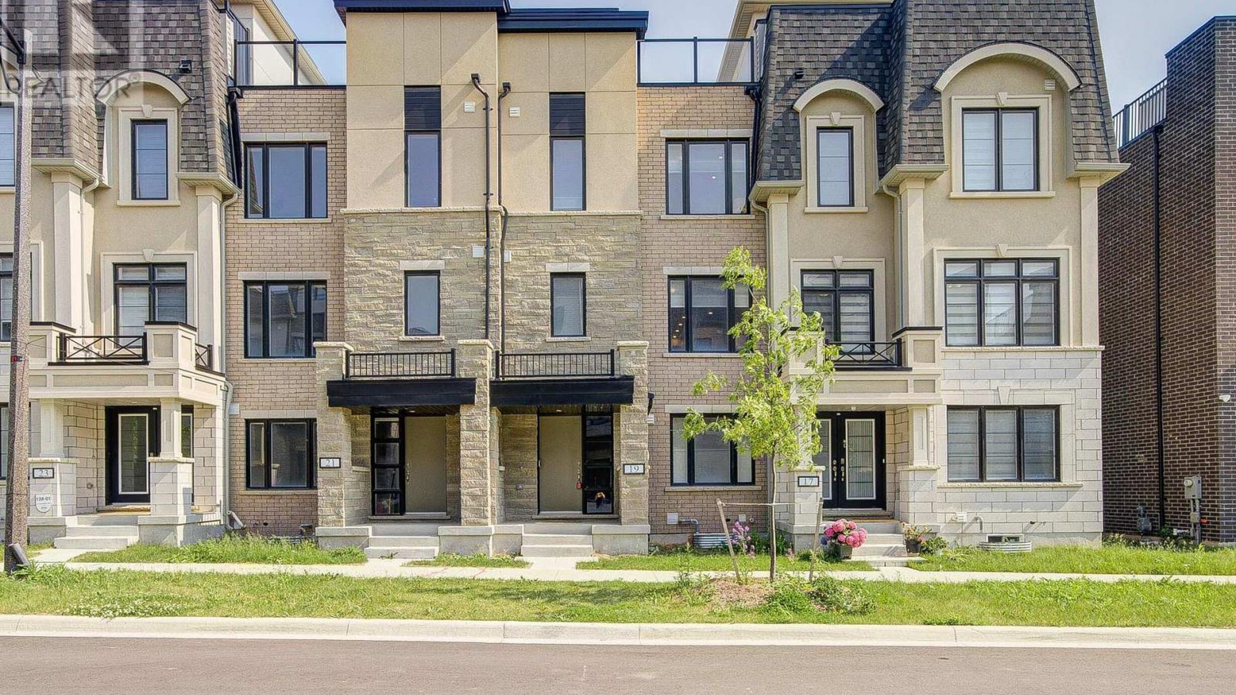 19 GUARDHOUSE CRESCENT Image