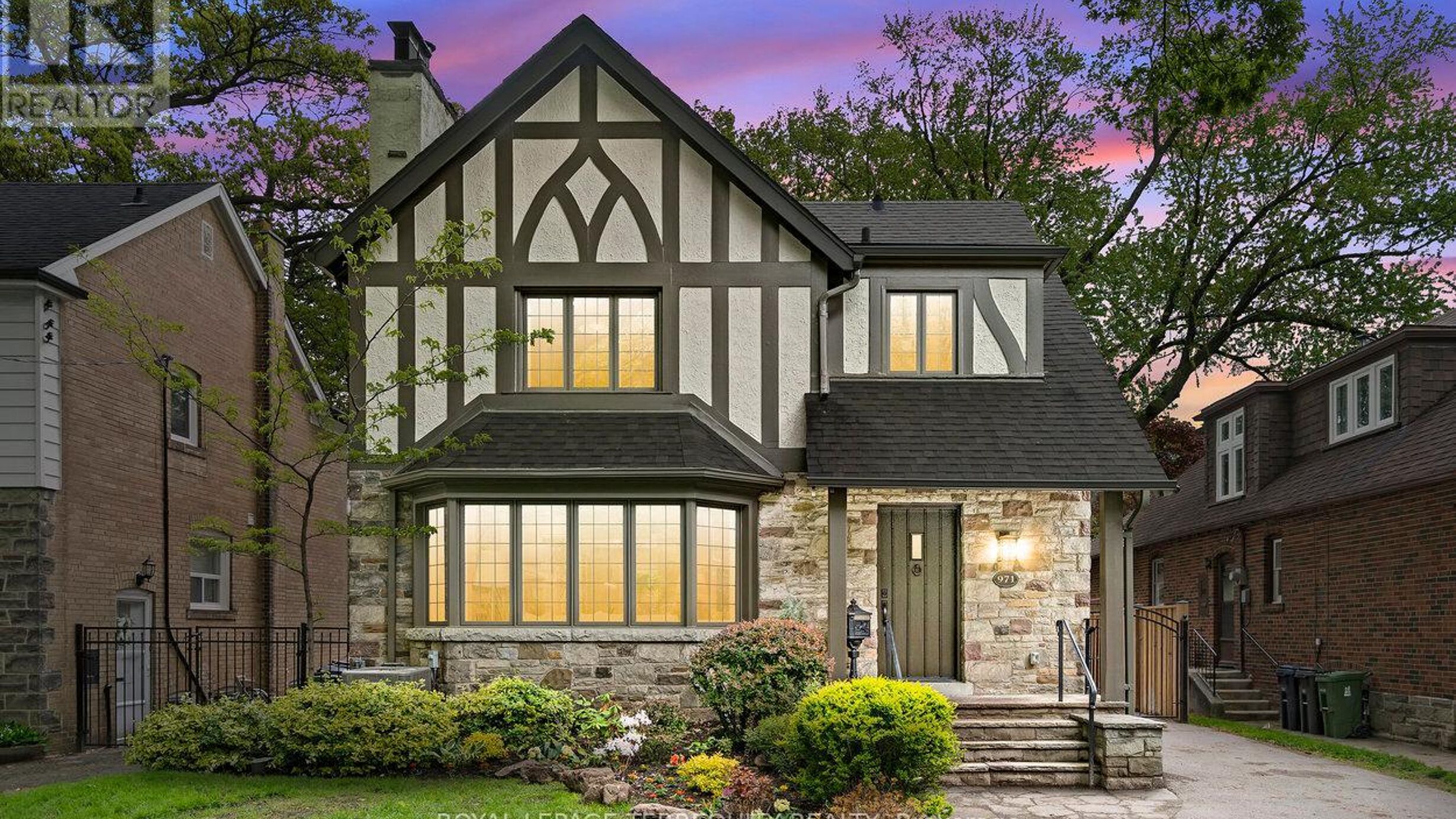 971 ROYAL YORK ROAD Image