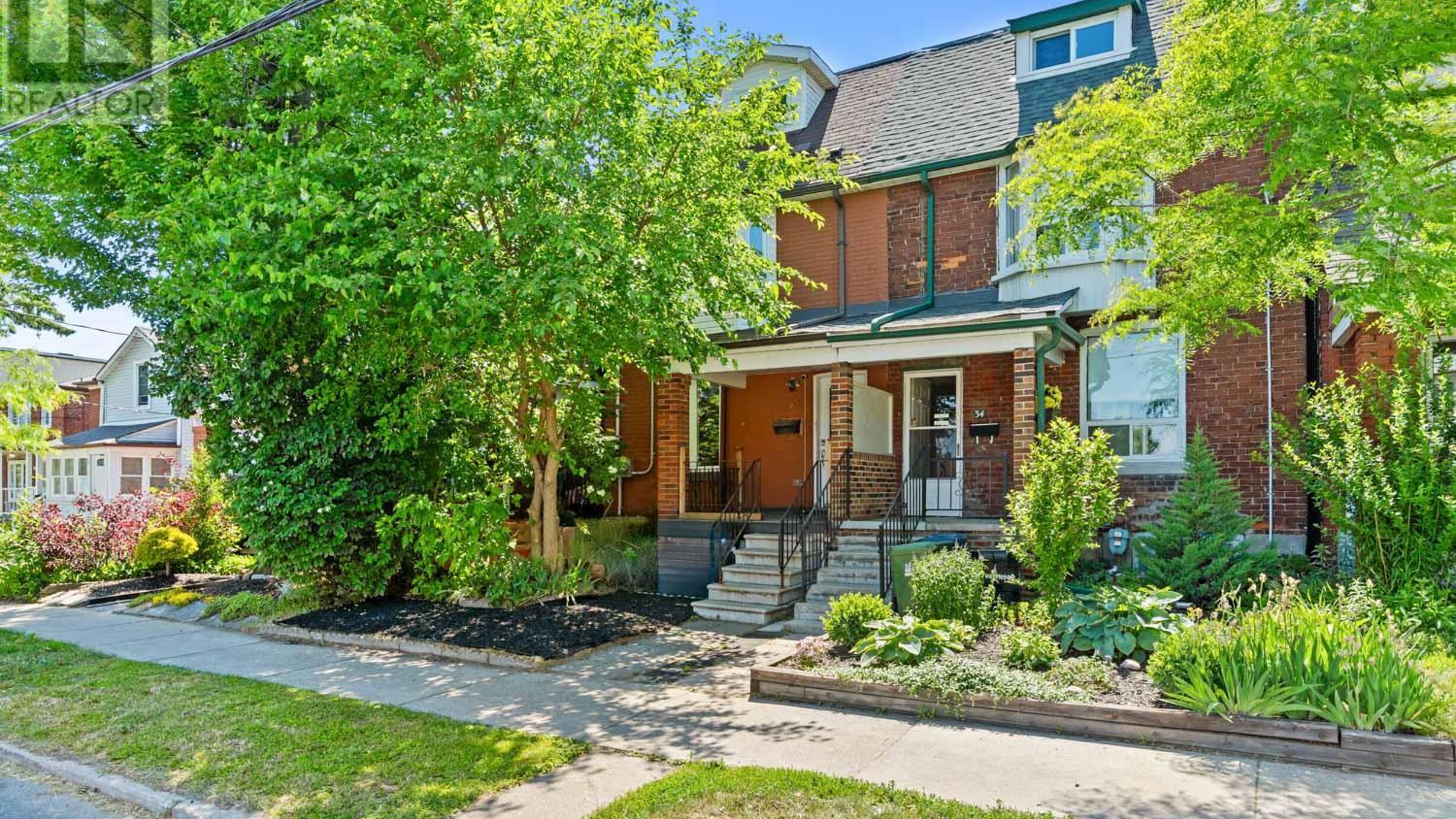 32 CASTLETON AVENUE Image