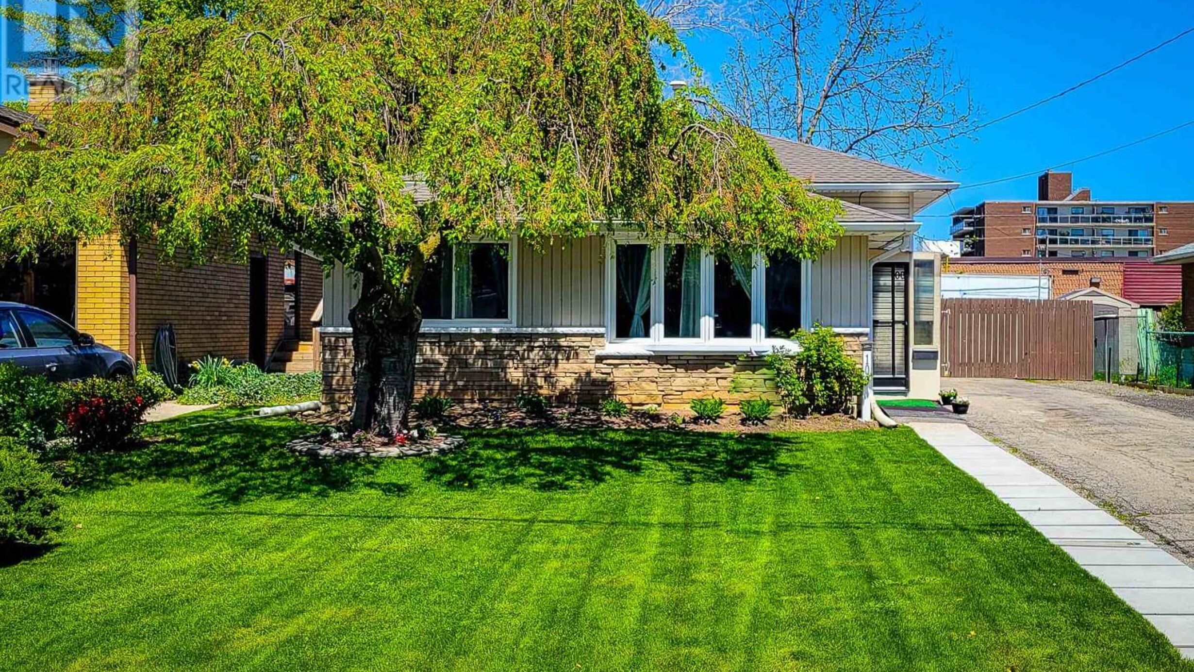 100 MOUNTAIN AVENUE N Image