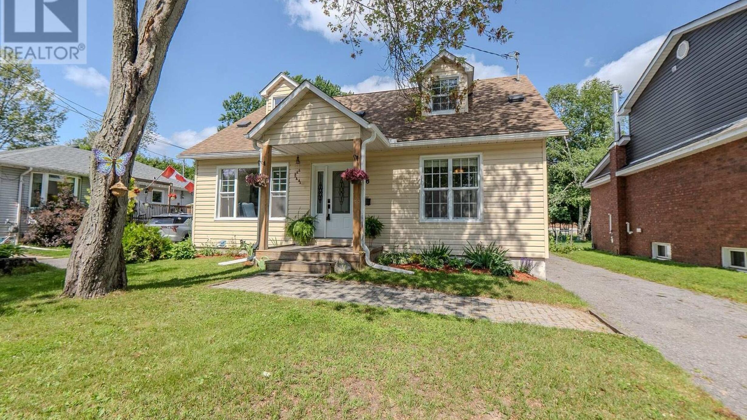 136 CAMPBELL AVENUE Image