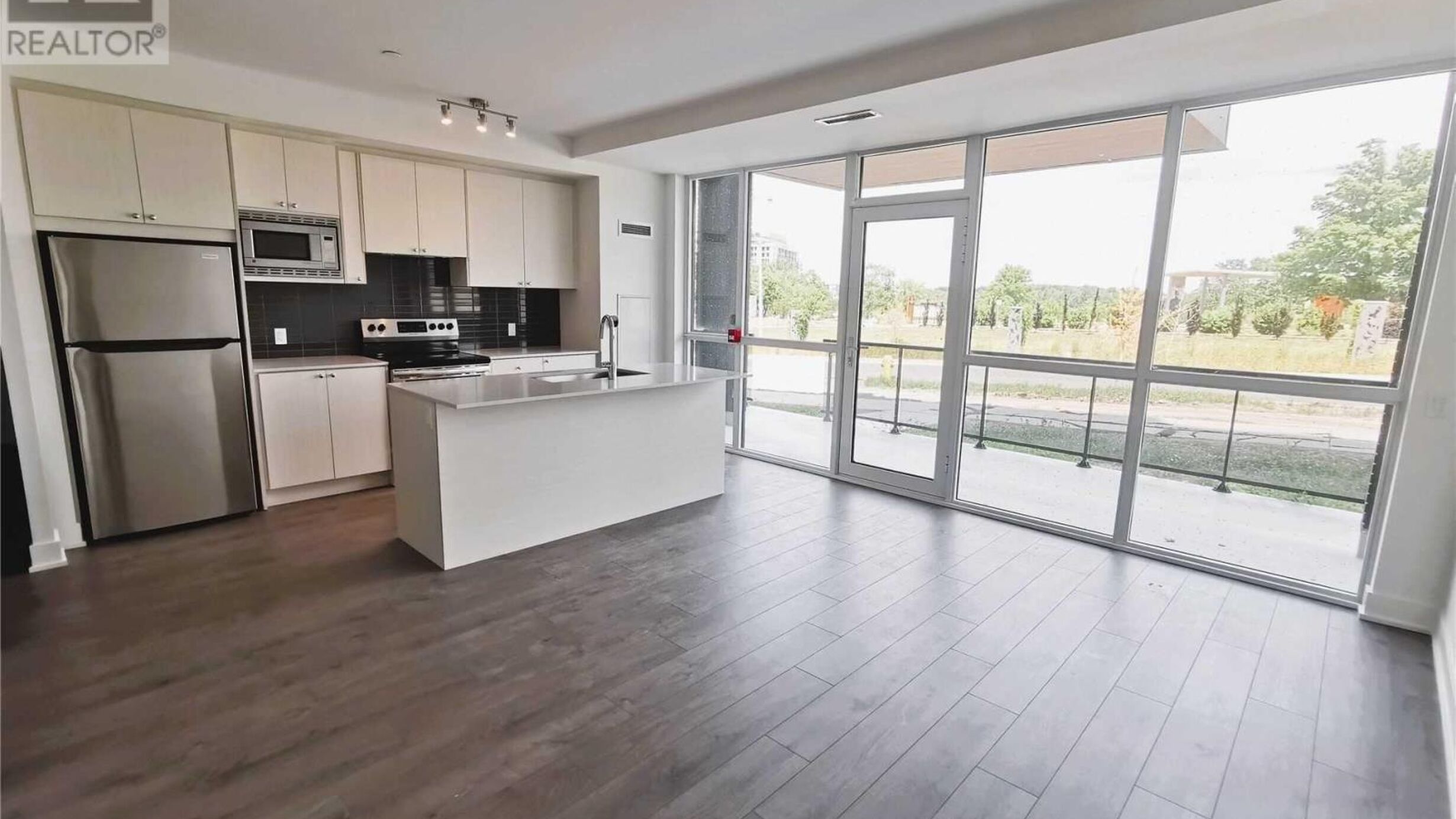 TH 3 - 60 GEORGE BUTCHART DRIVE Image