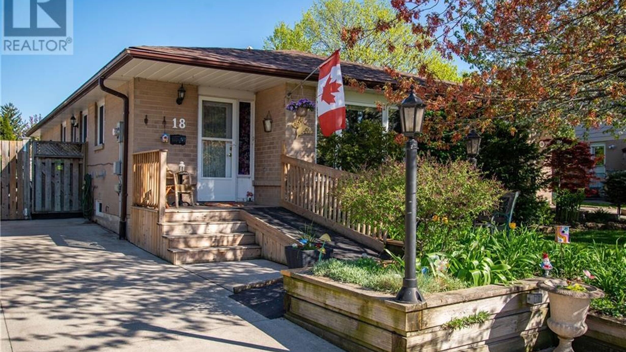 18 GULLIVER Crescent Image