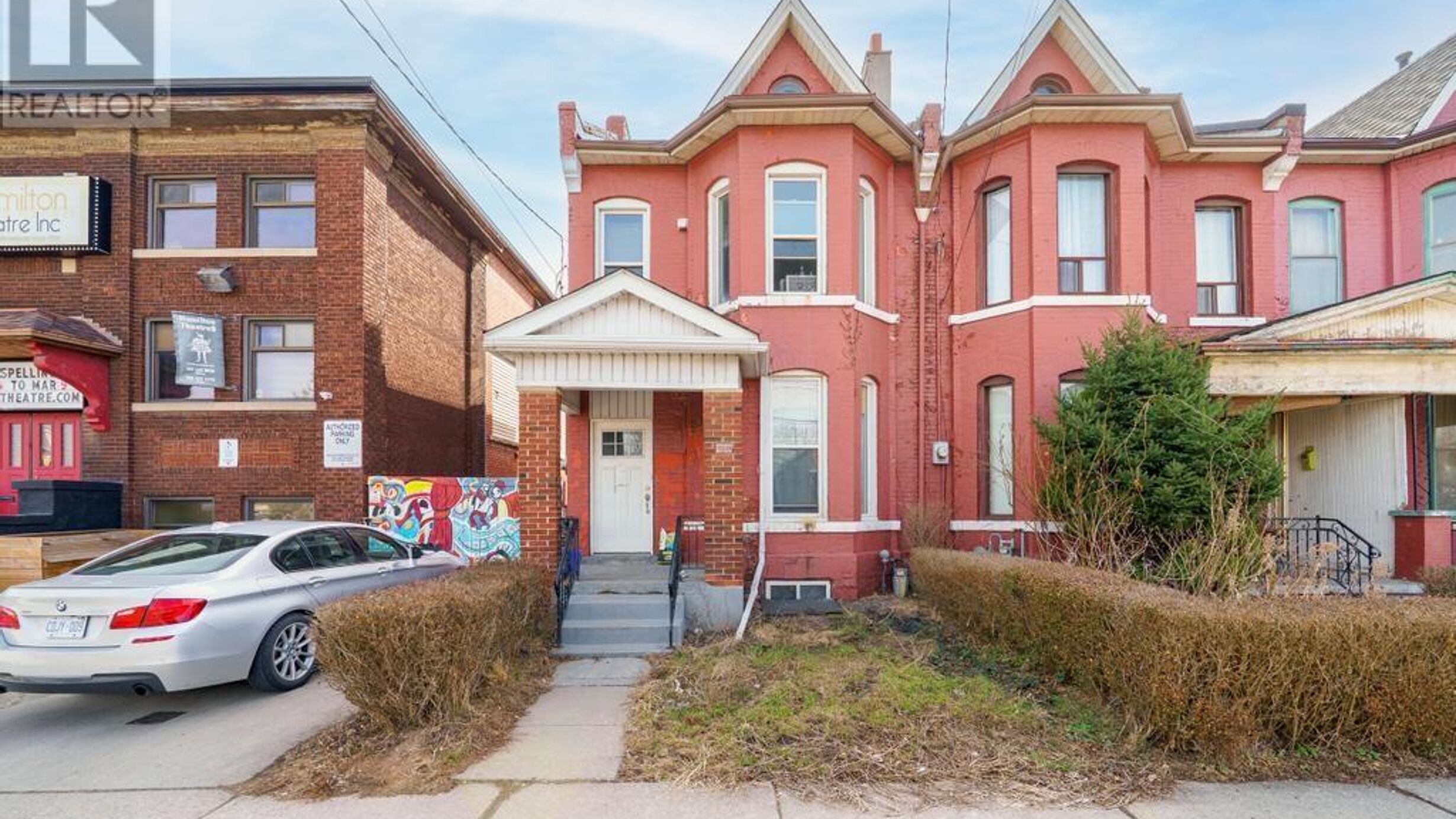 136 MACNAB Street N Image