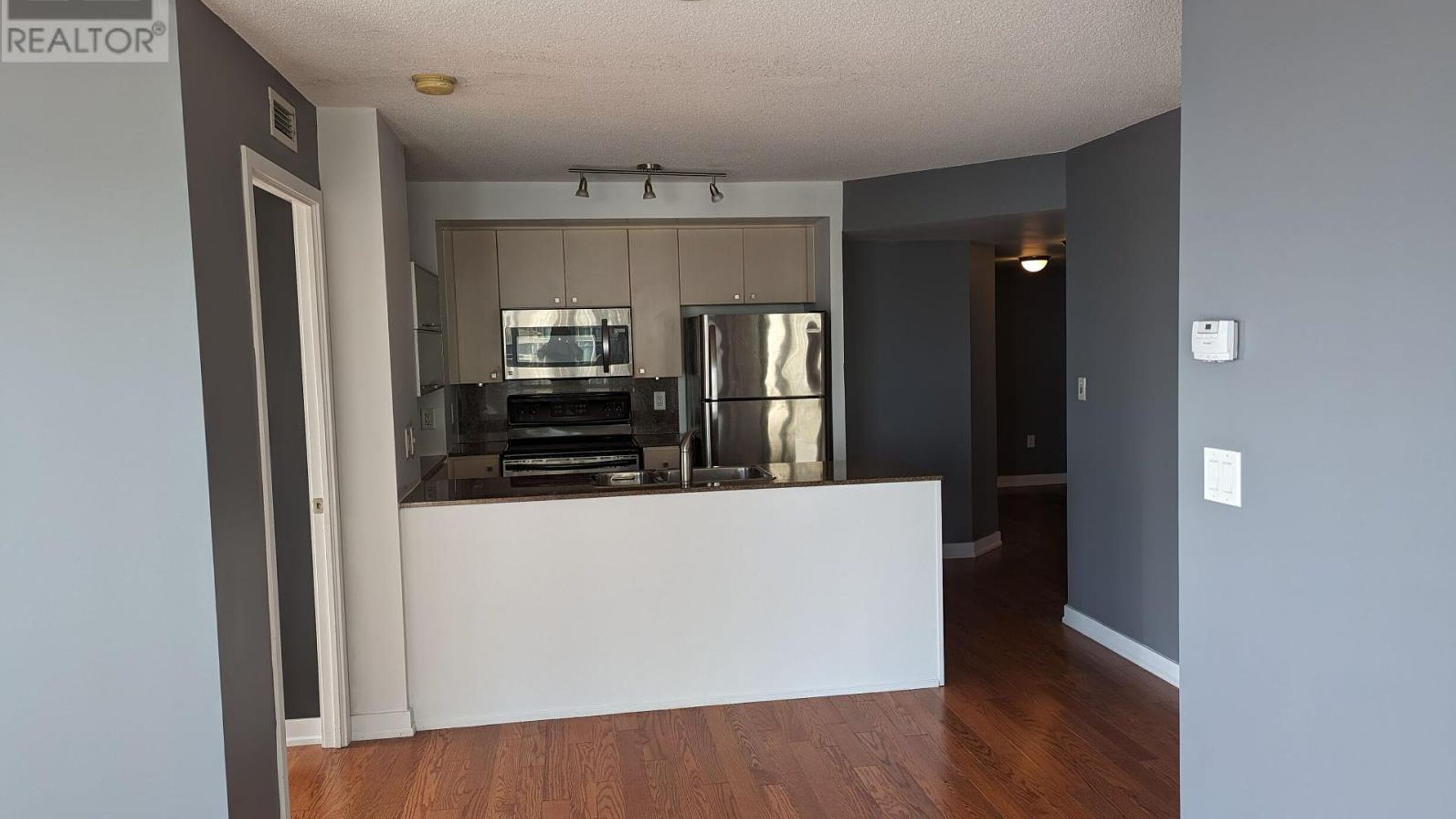 3310 - 11 BRUNEL COURT Image