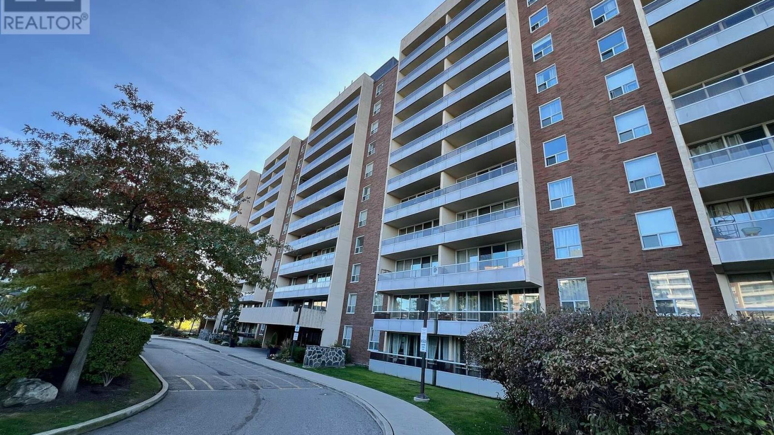 913 - 31 FOUR WINDS DRIVE Image