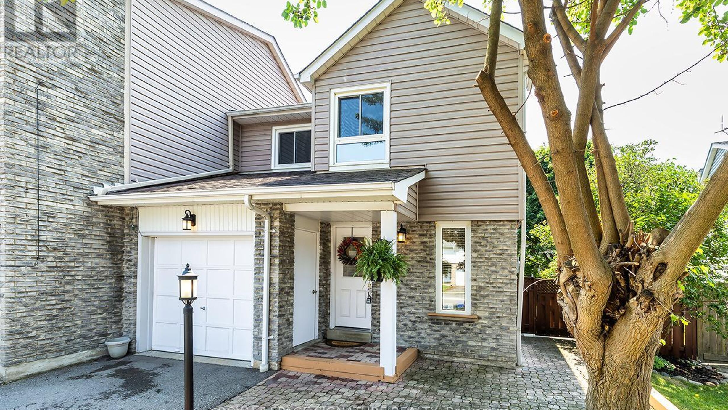 1742 LISTOWELL CRESCENT Image