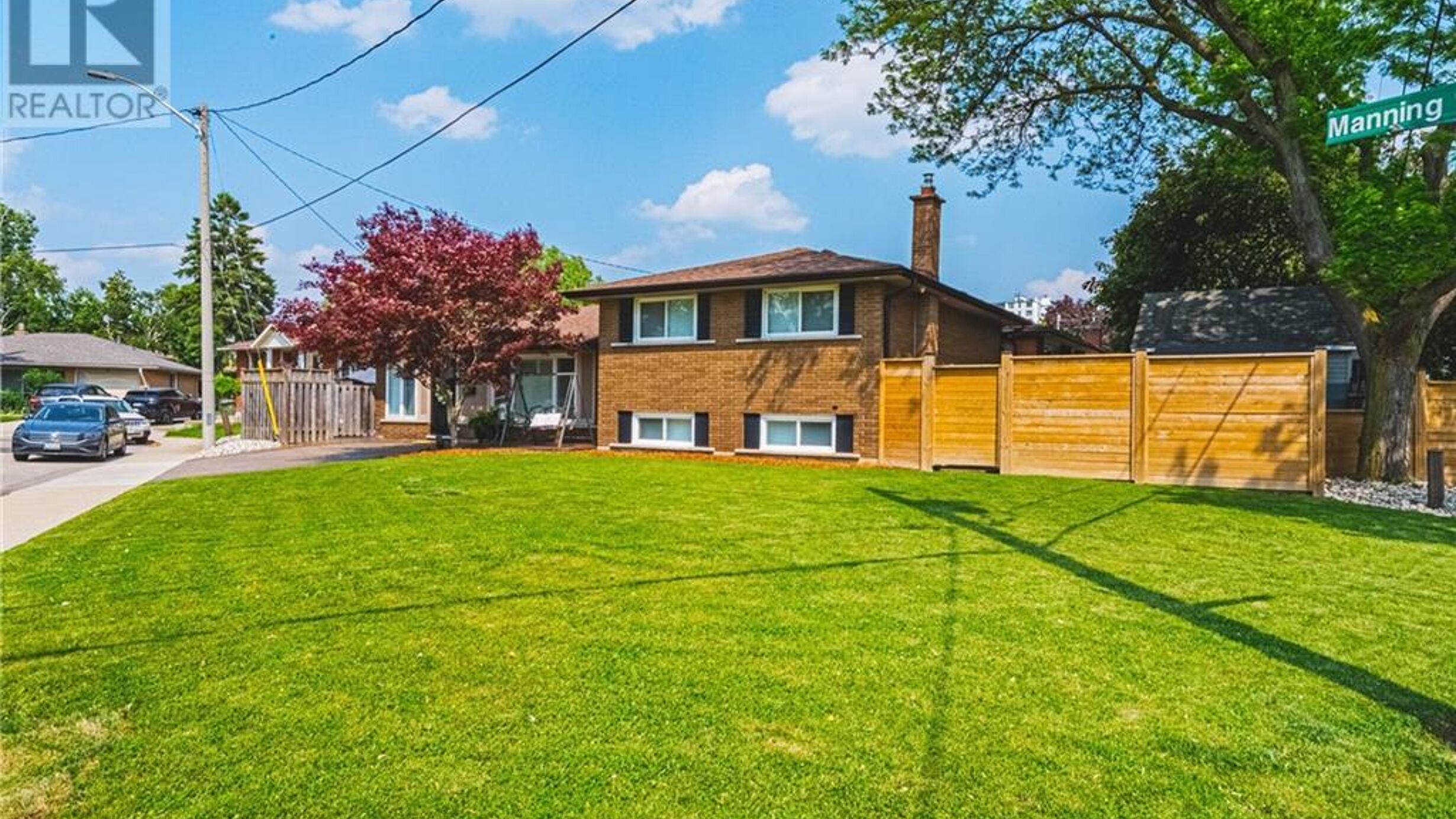 4 MANNING Court Image