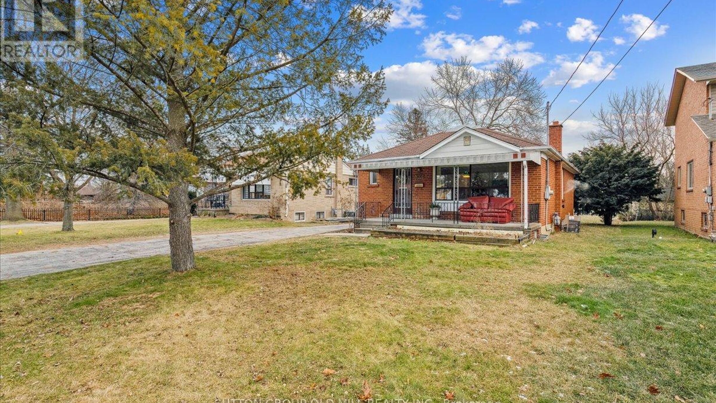 308 MINEOLA ROAD E Image