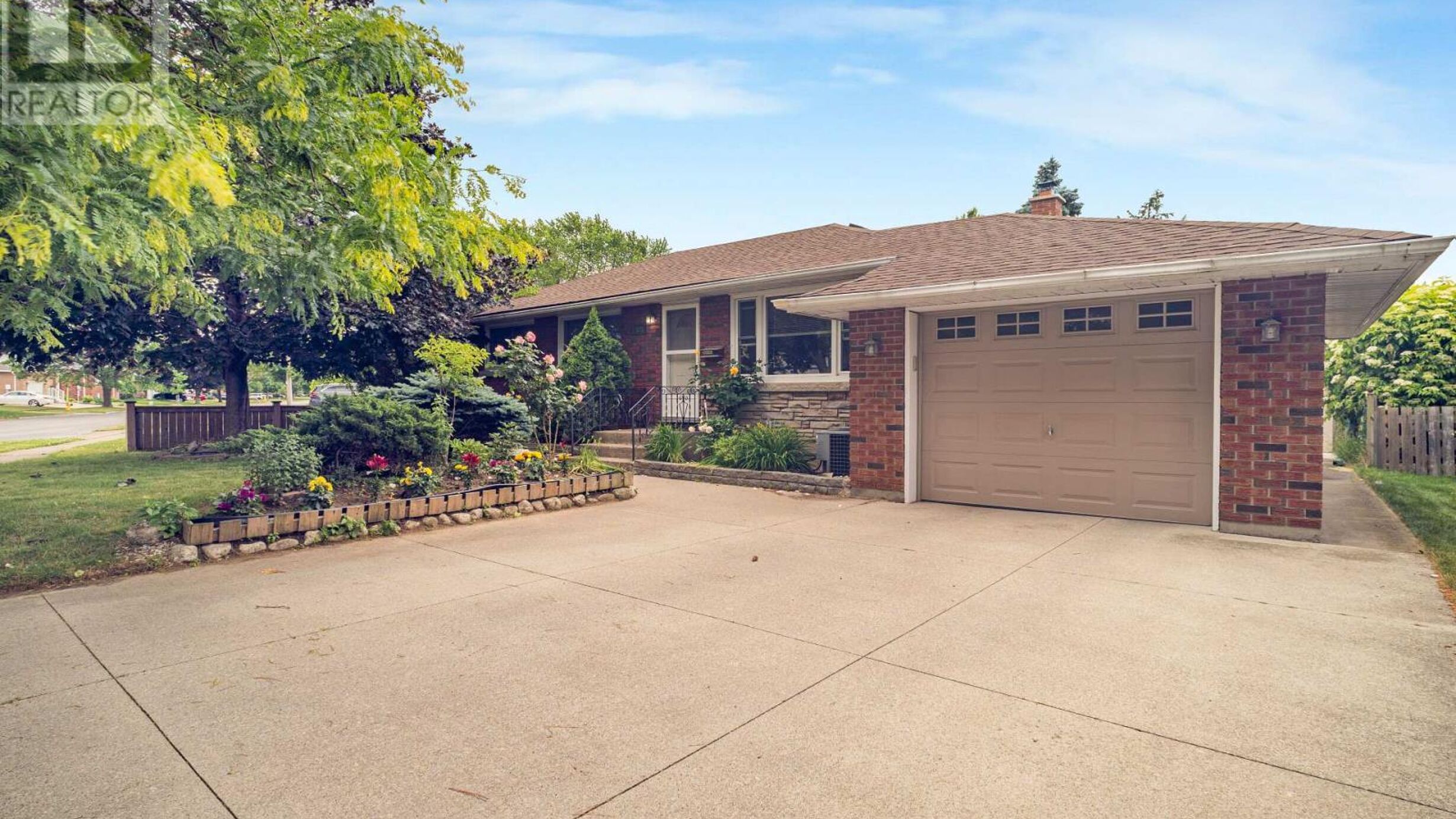 385 GRANTHAM AVENUE Image