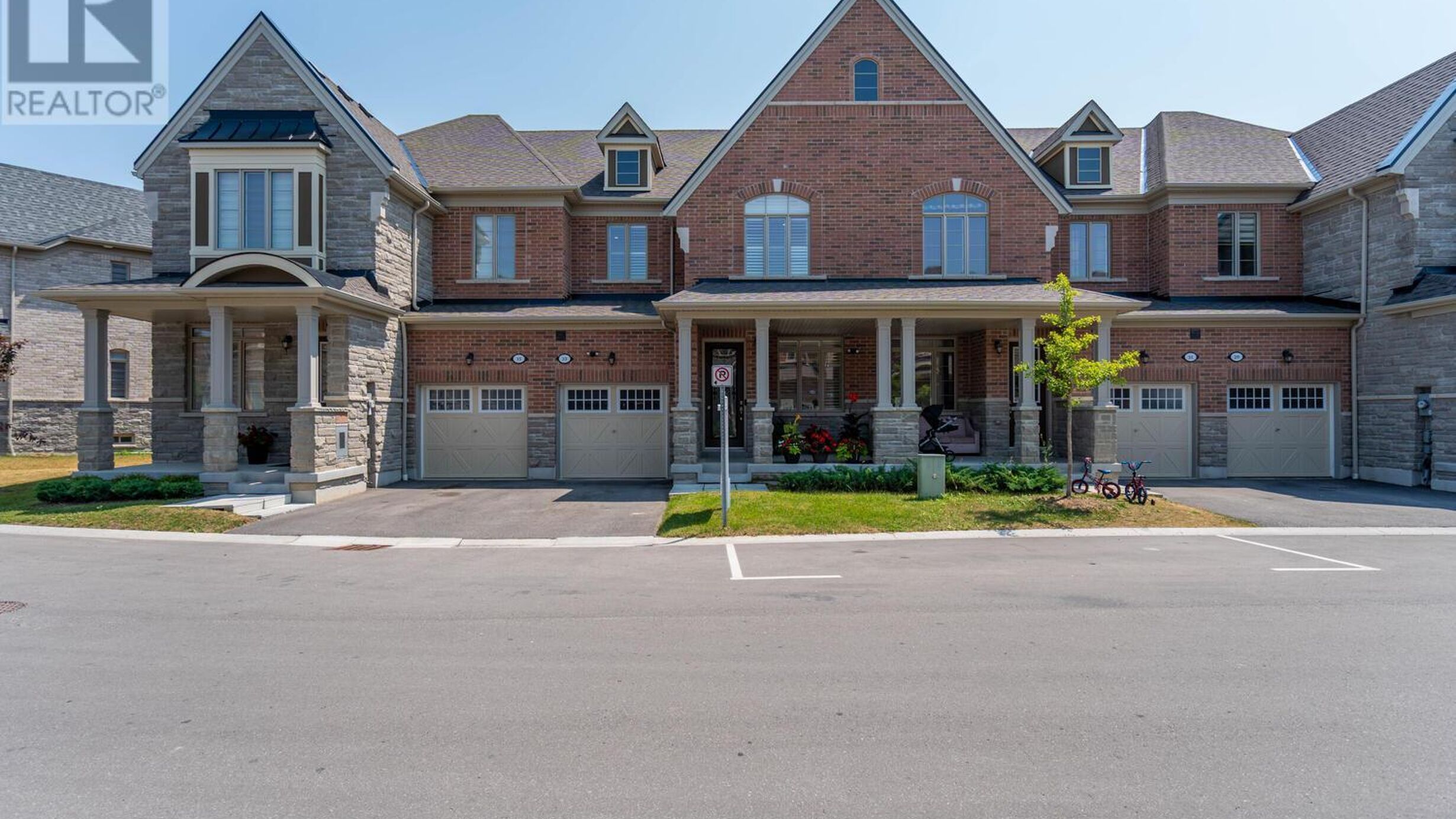 33 HICKLING LANE Image