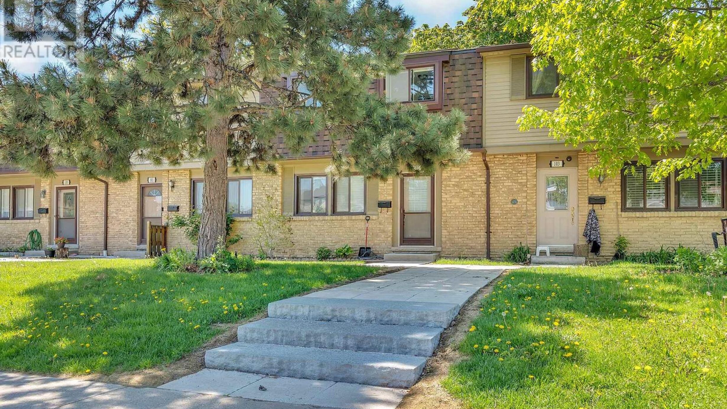 102 - 105 HANSEN ROAD N Image