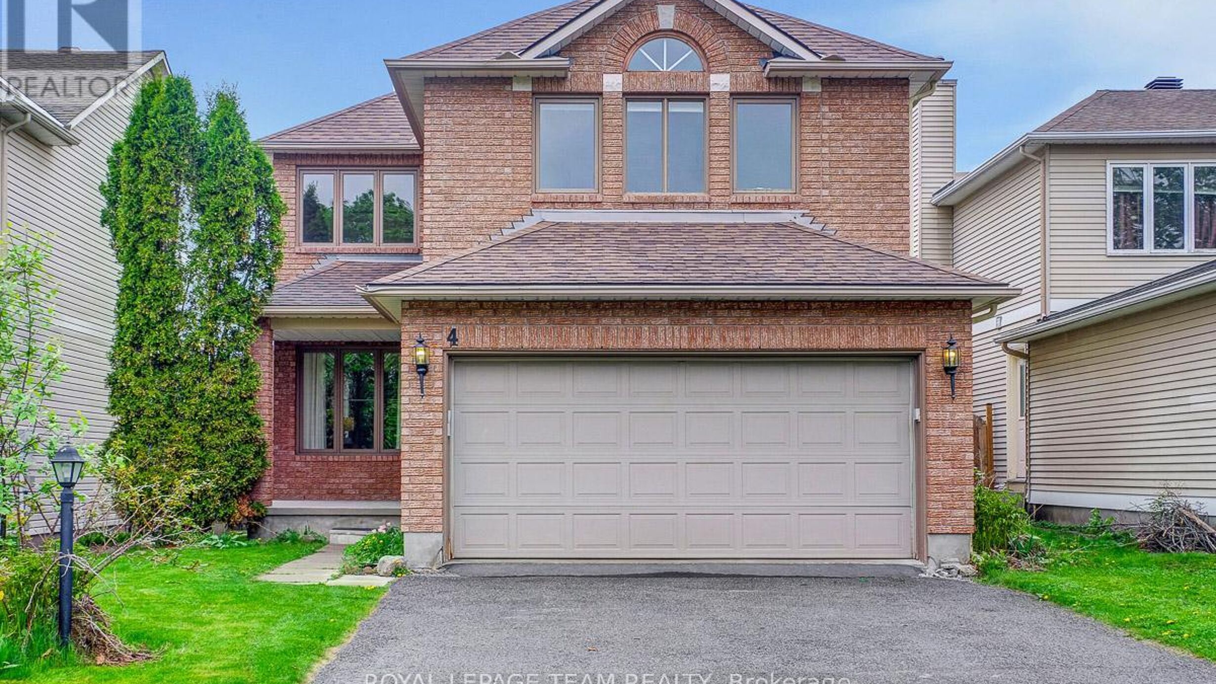 4 BURNLEY COURT Image