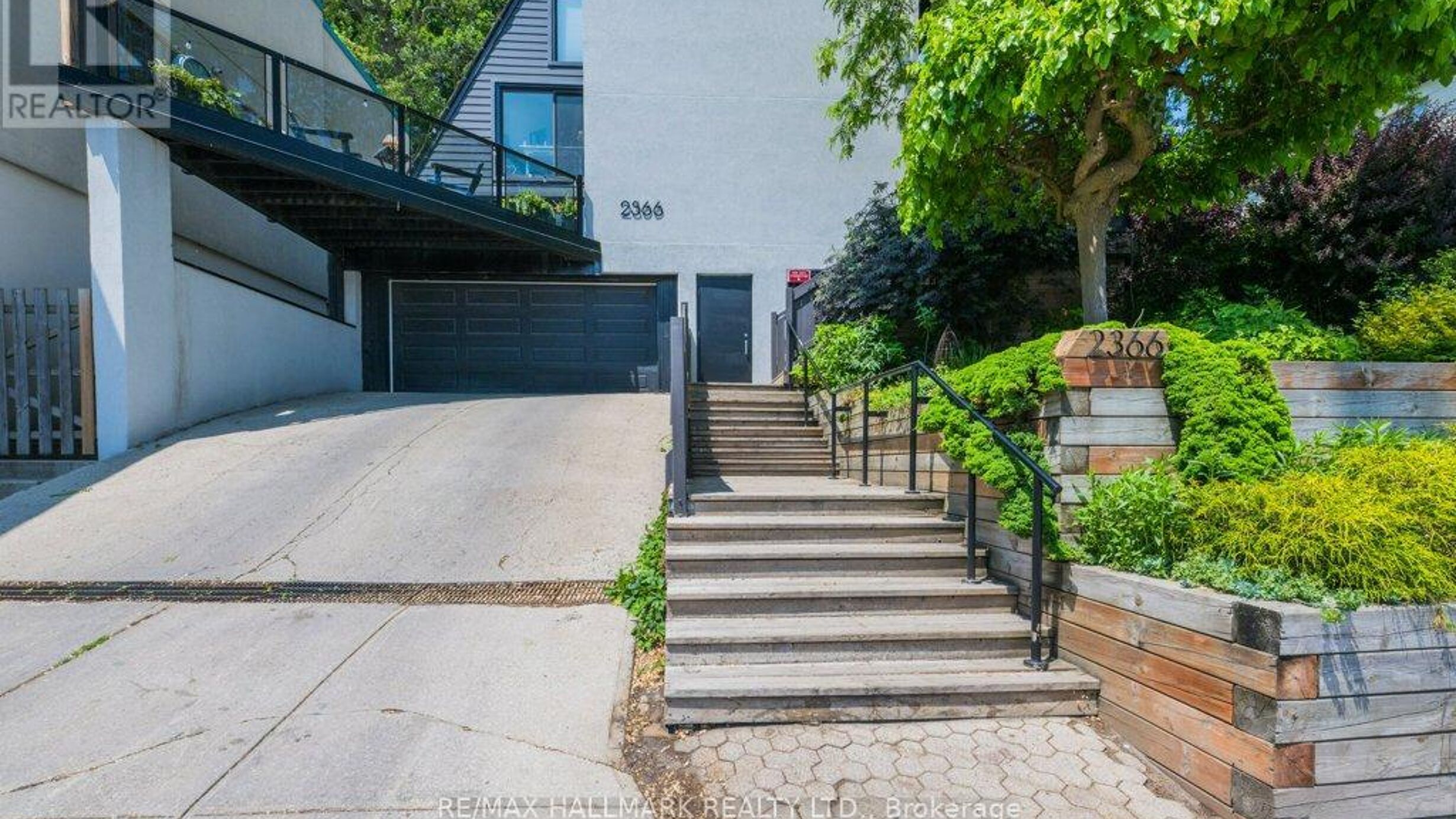 2 - 2366 QUEEN STREET E Image