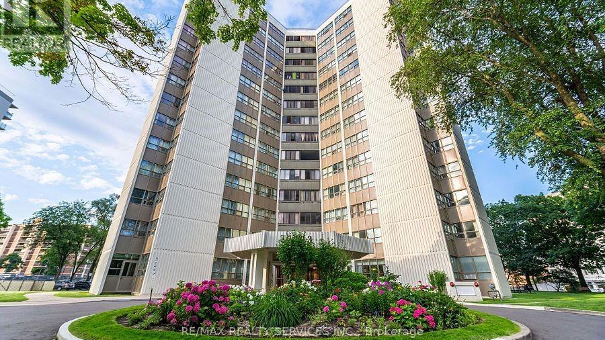 706 - 2323 CONFEDERATION PARKWAY Image