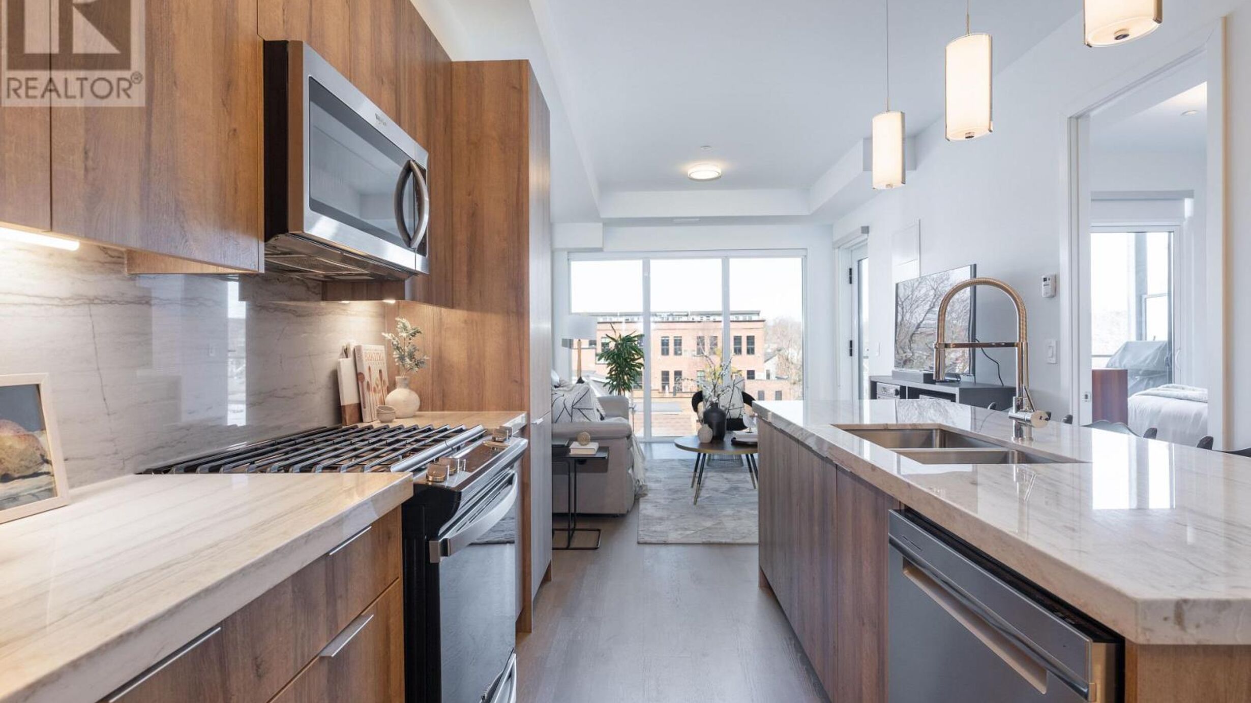 405 - 495 LOGAN AVENUE Image