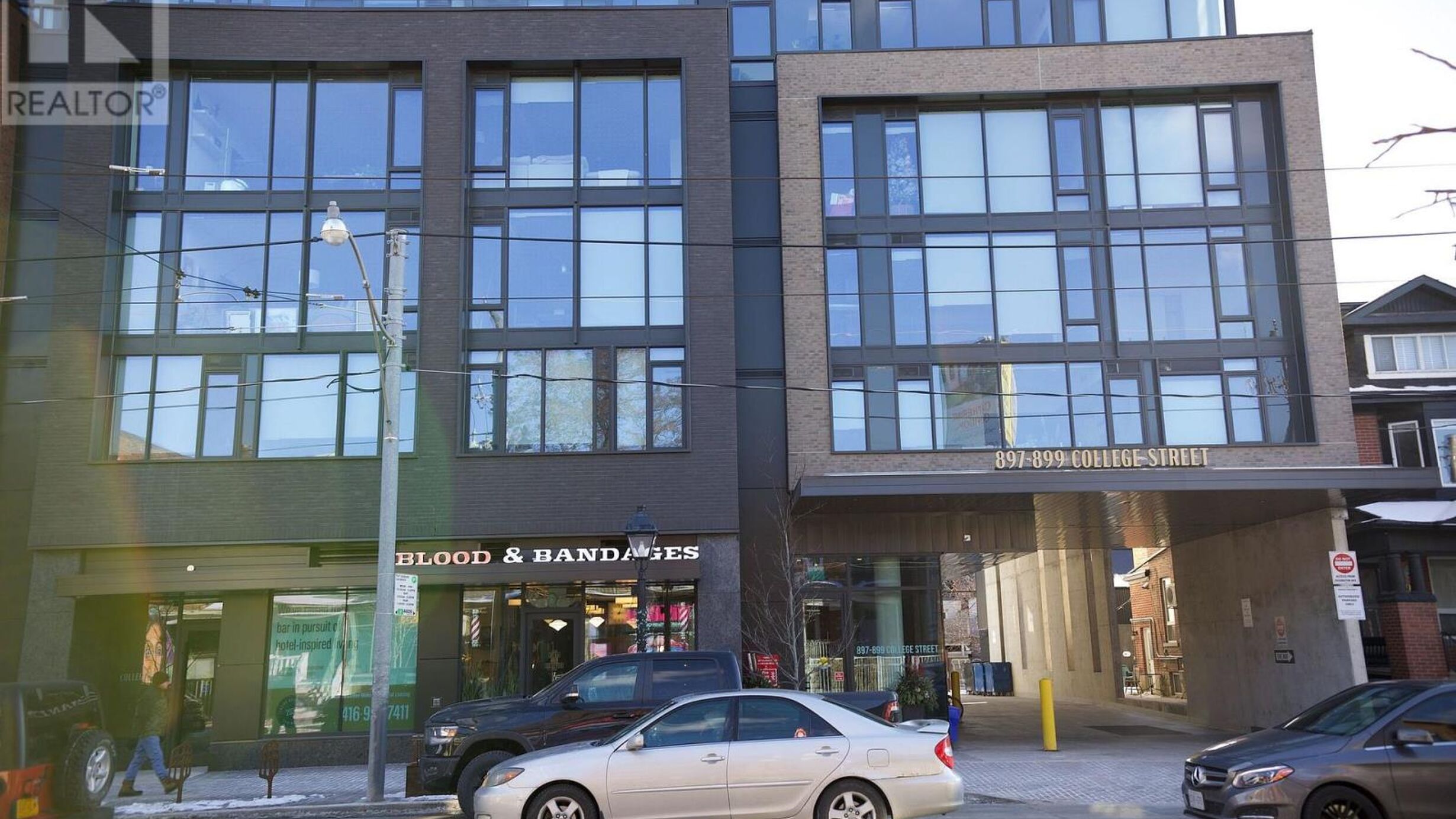 618 - 899 COLLEGE STREET W Image