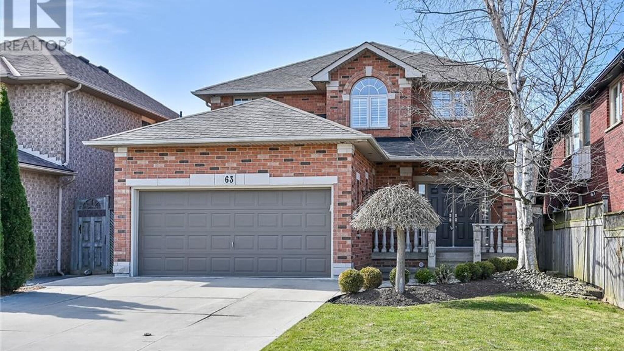 63 BENVENUTO Crescent Image