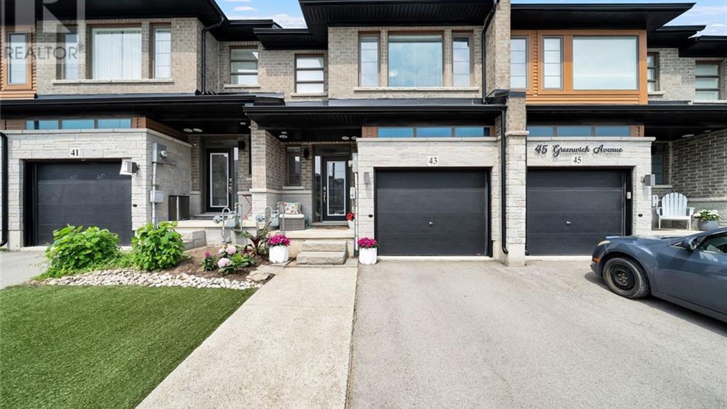 43 GREENWICH Avenue Image