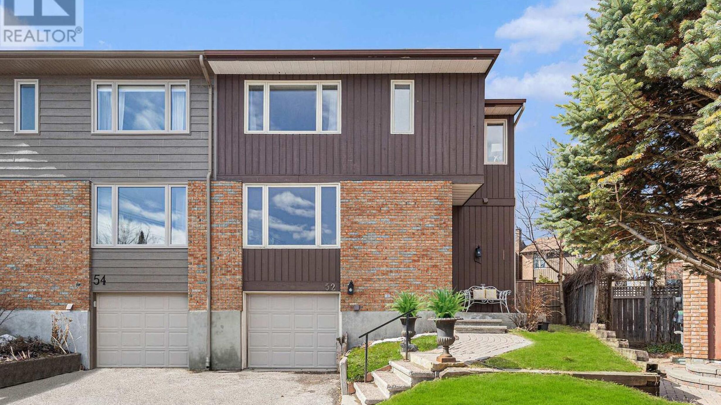 52 SANDHURST COURT Image