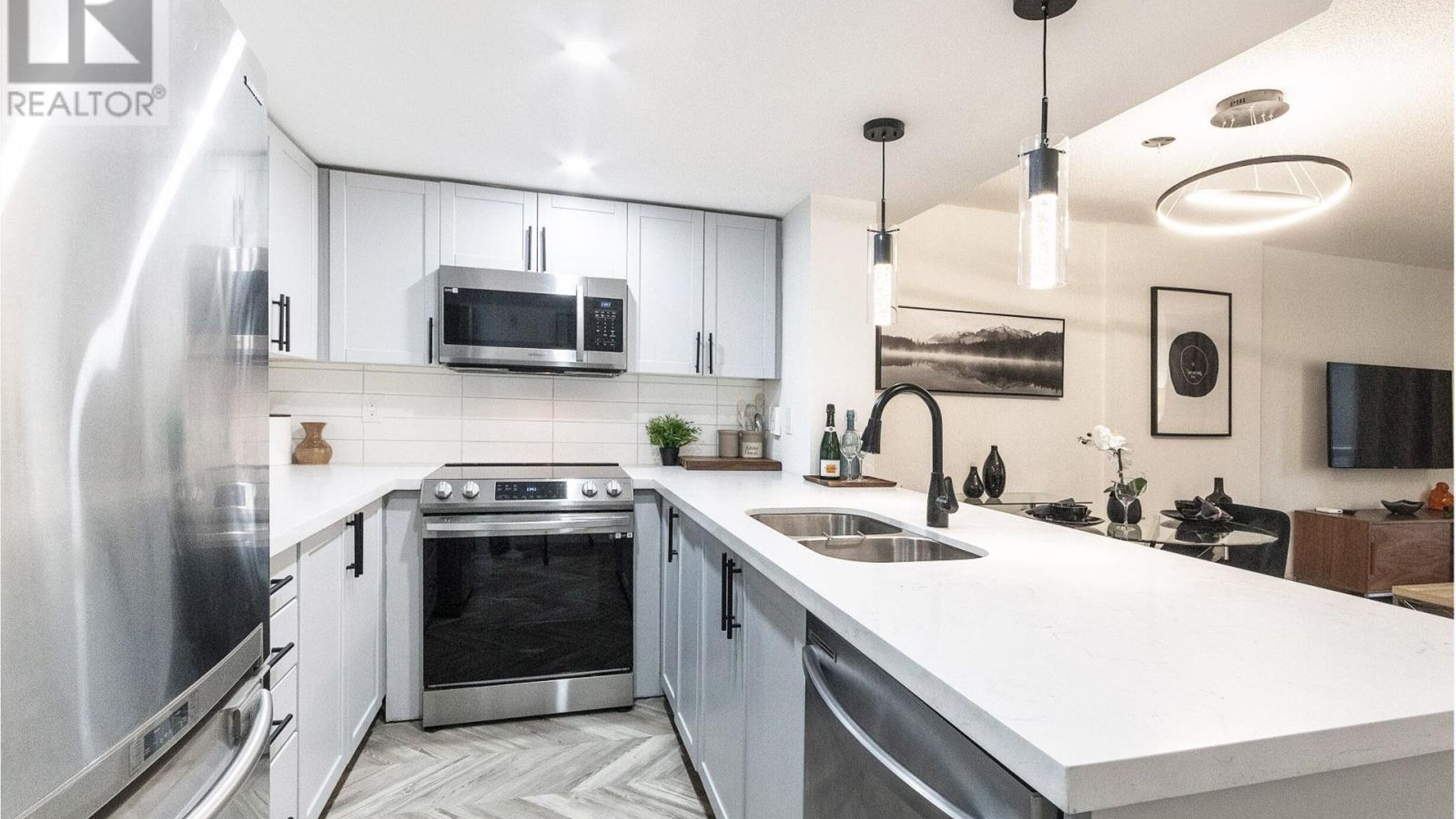 302 - 330 ADELAIDE STREET E Image