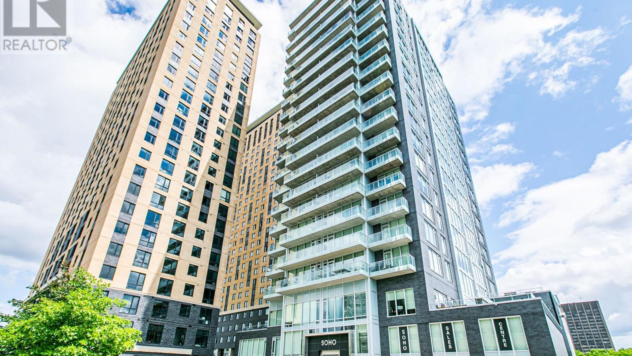 1807 - 111 CHAMPAGNE AVENUE S Image