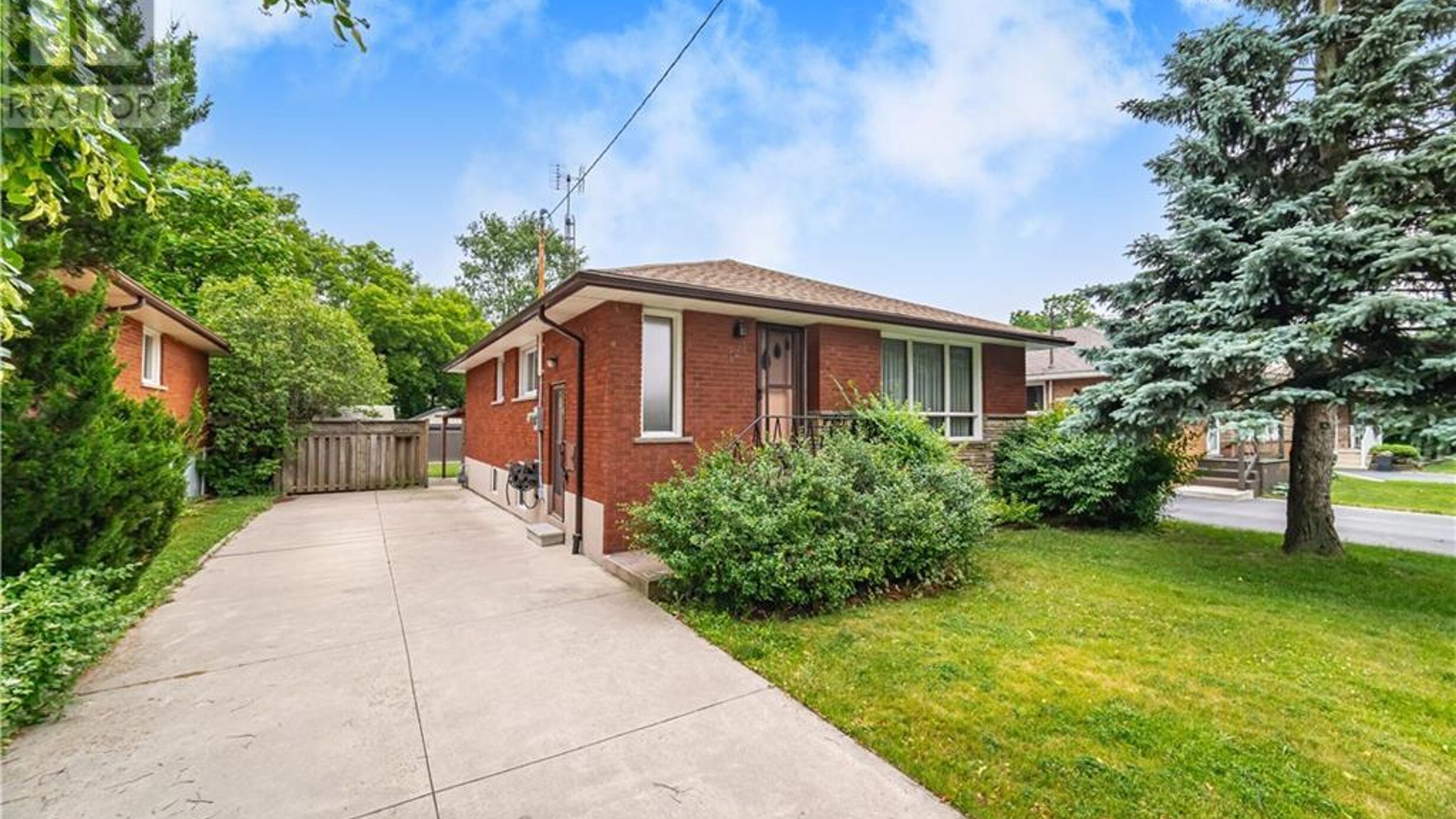 121 MANNING Avenue Image