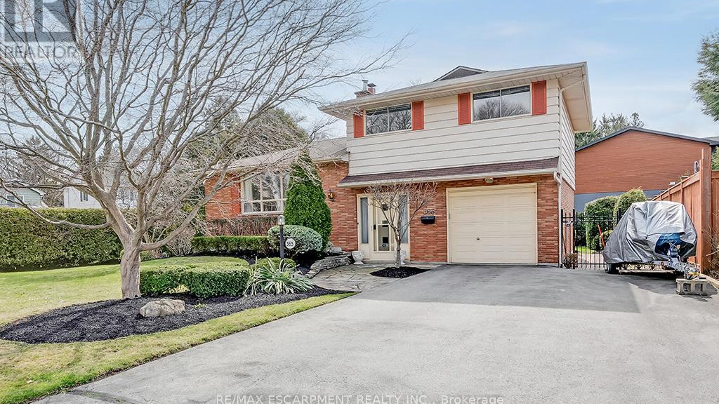 363 EAST SIDE CRESCENT Image