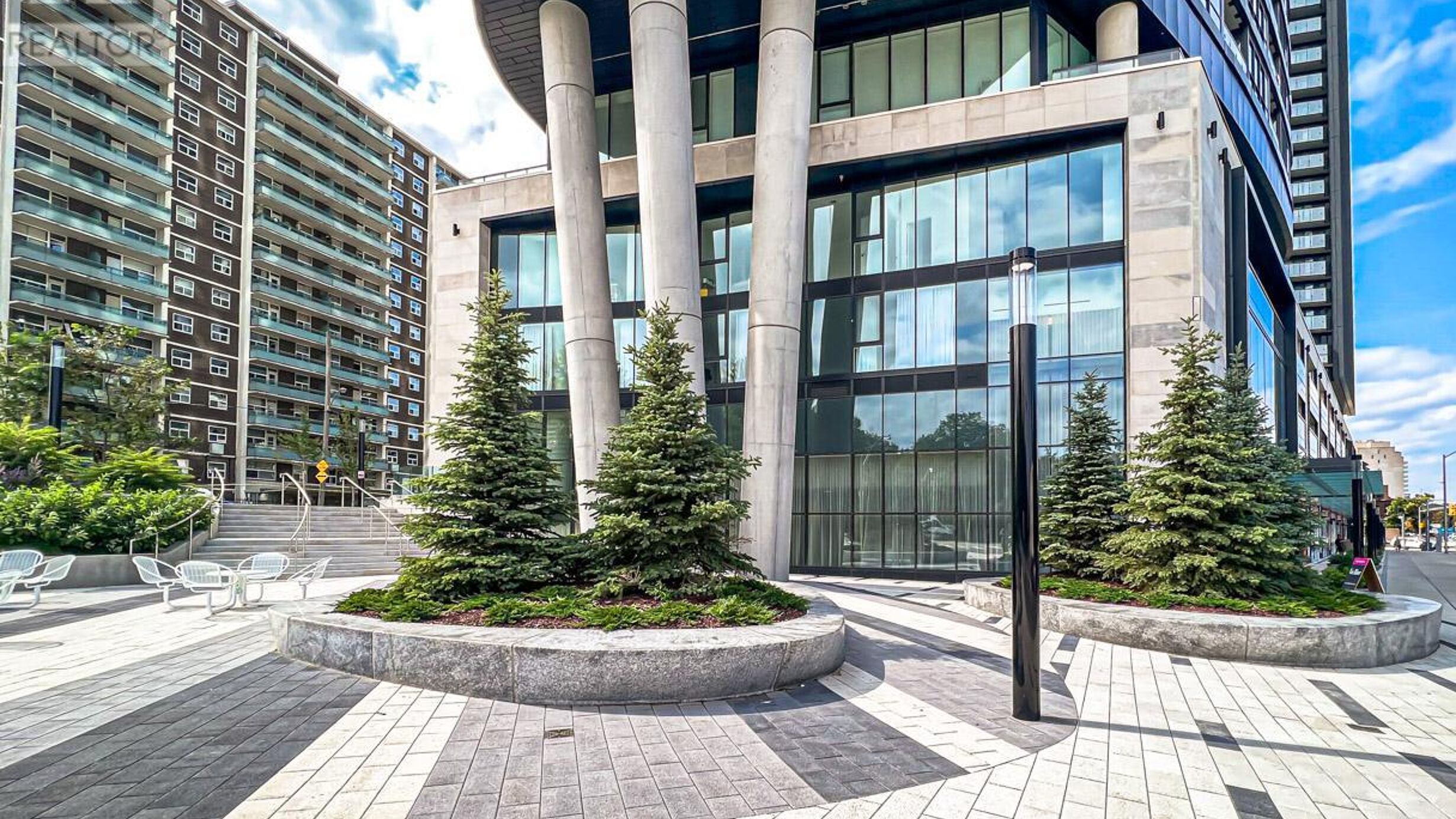 3415 - 585 BLOOR STREET E Image