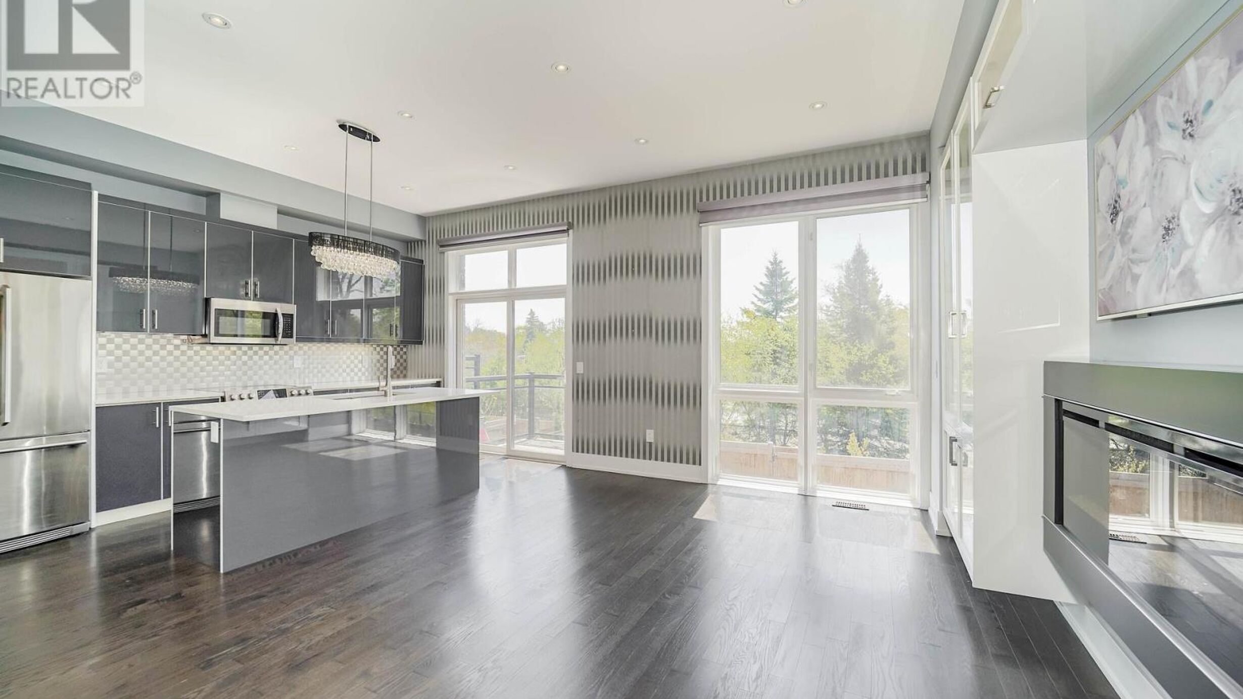 8 CRESTRIDGE DRIVE Image