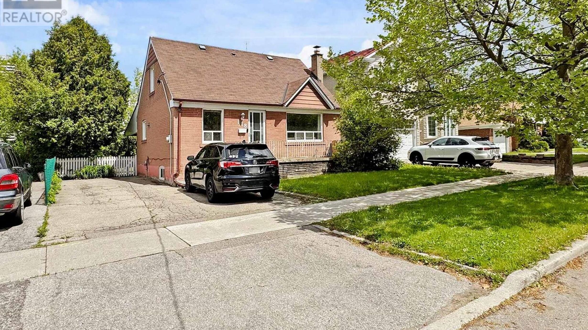 118 MOORE PARK AVENUE Image