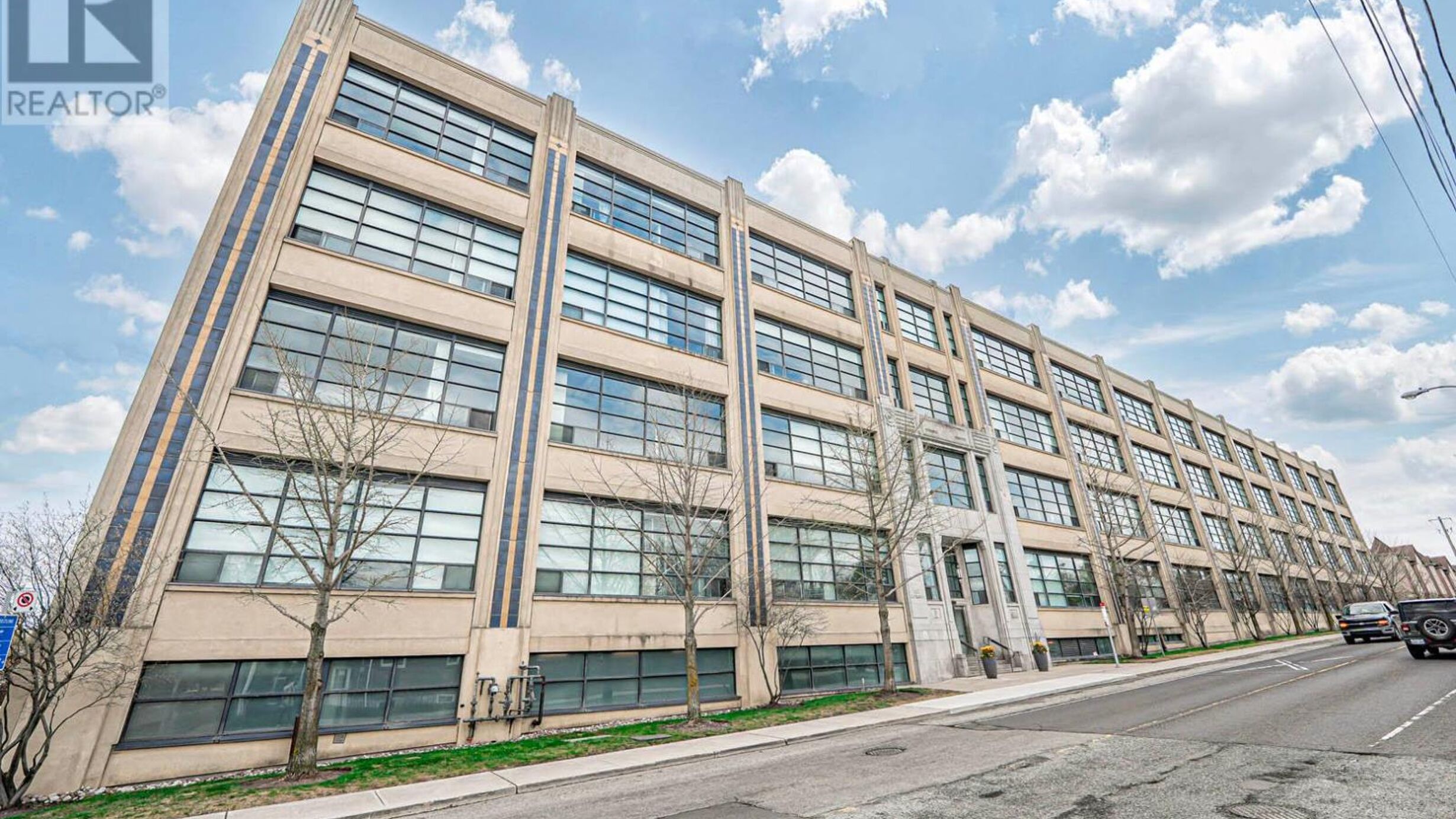 318 - 1001 ROSELAWN AVENUE Image