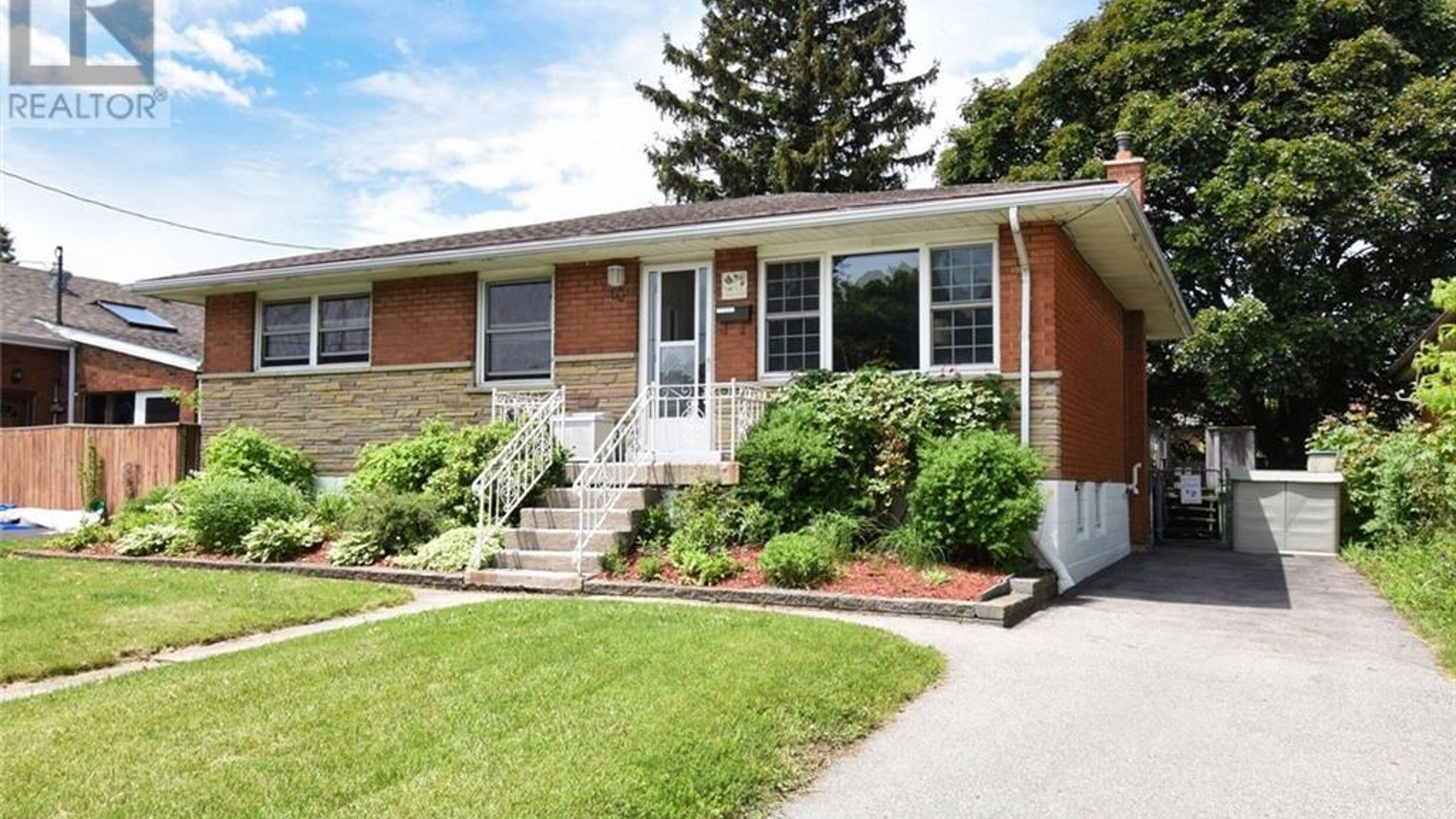 60 TOBY Crescent Image