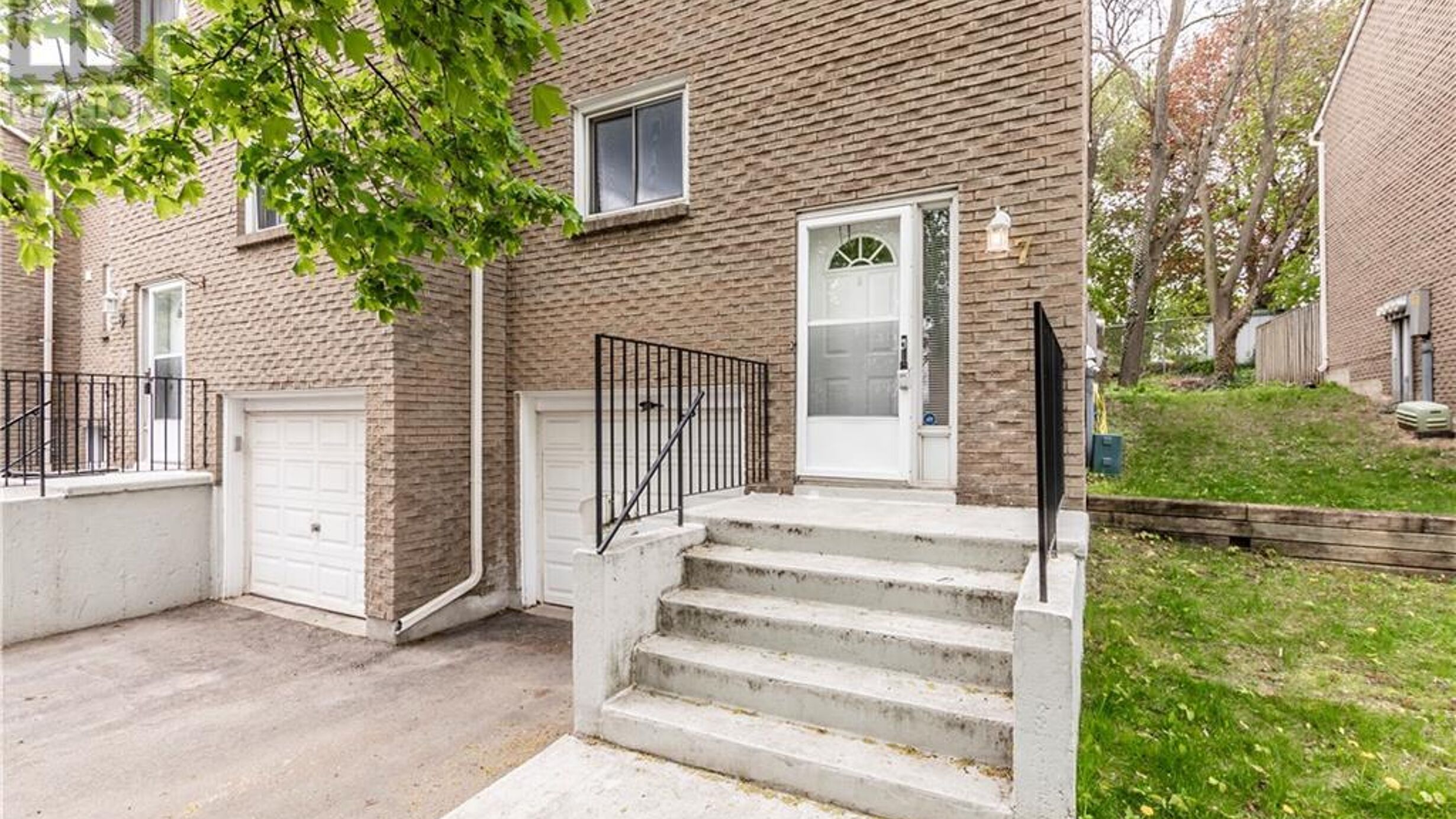 121 MORGAN Avenue Unit# 7 Image